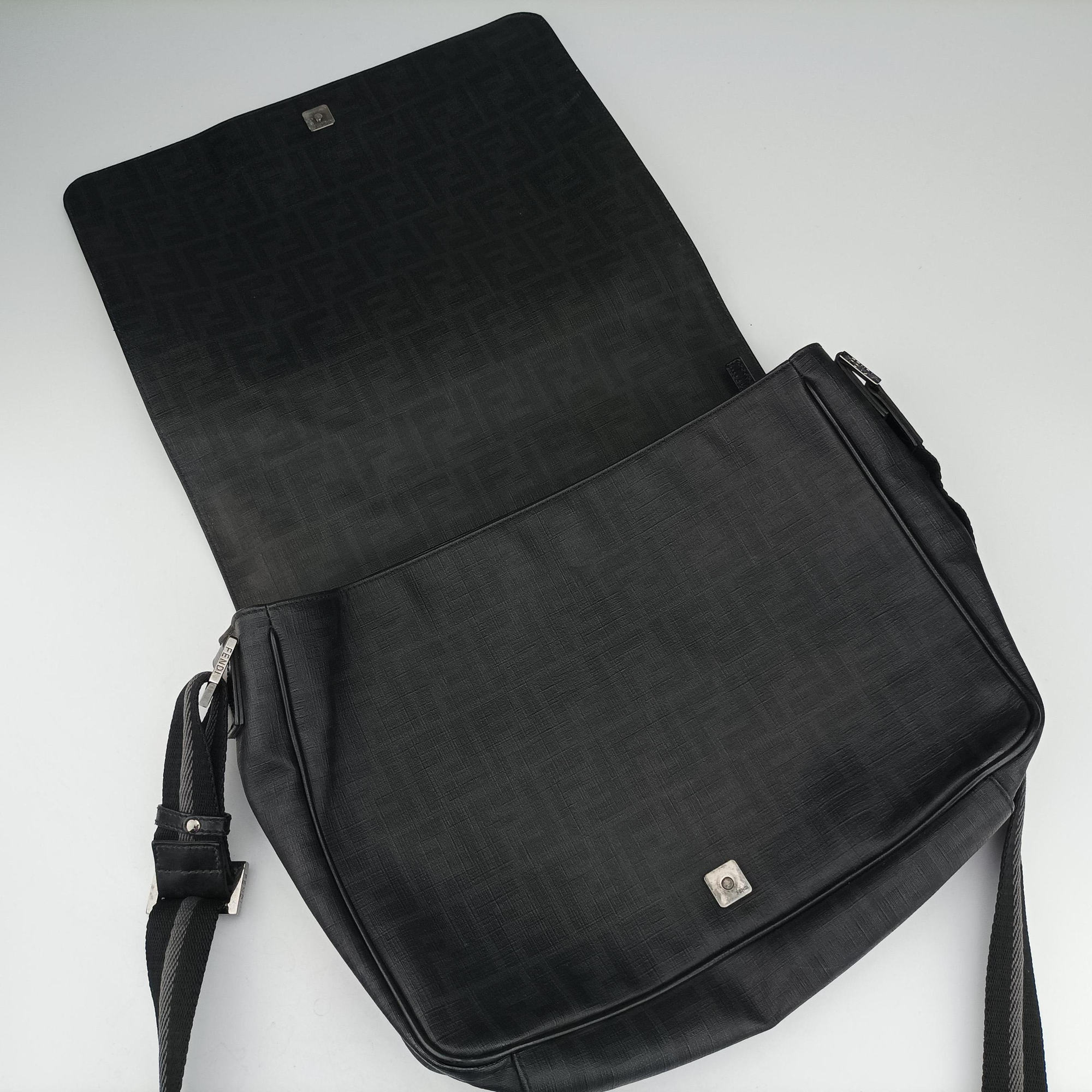 Pre-owned Fendi Zucca Grey leather 7VA195 shoulderbag | stylenewstar