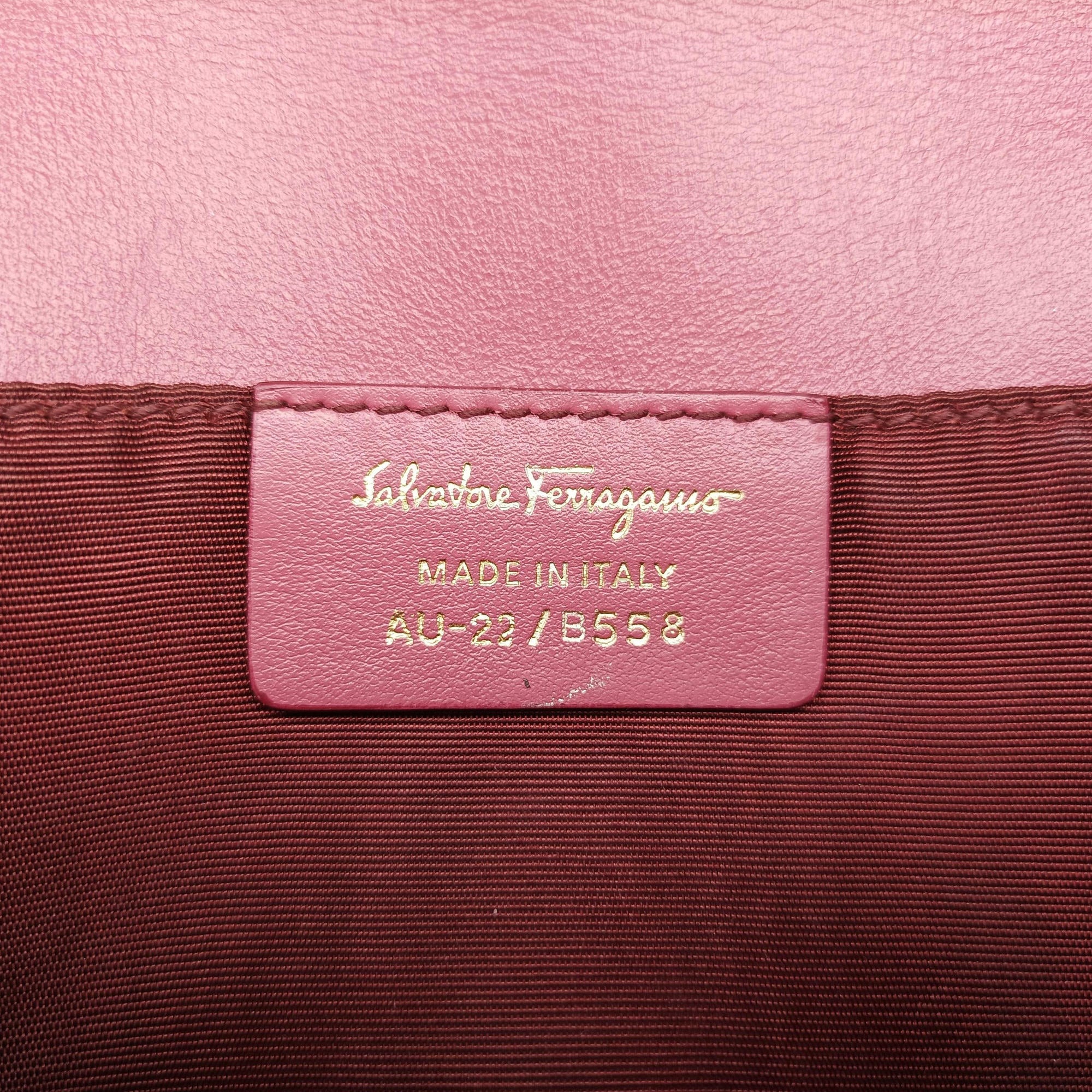 Secondhand Ferragamo Ginny Vara Red Leather  shoulderbag | stylenewstar
