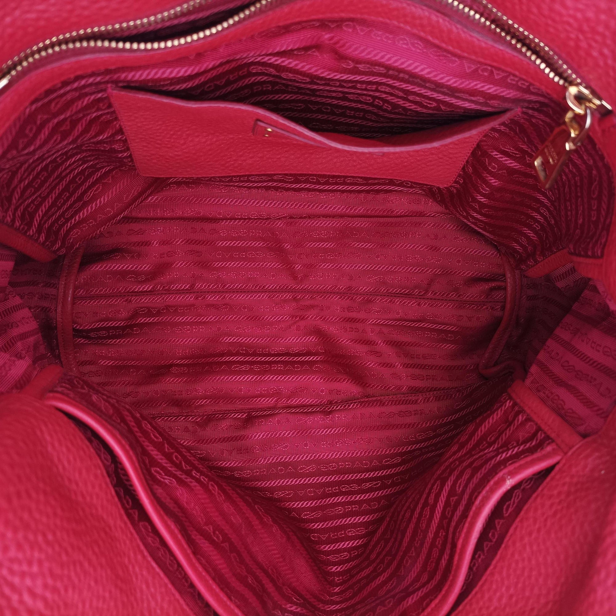 Vintage Prada Vitello Phoenix Red Leather BN1713 handbag | stylenewstar