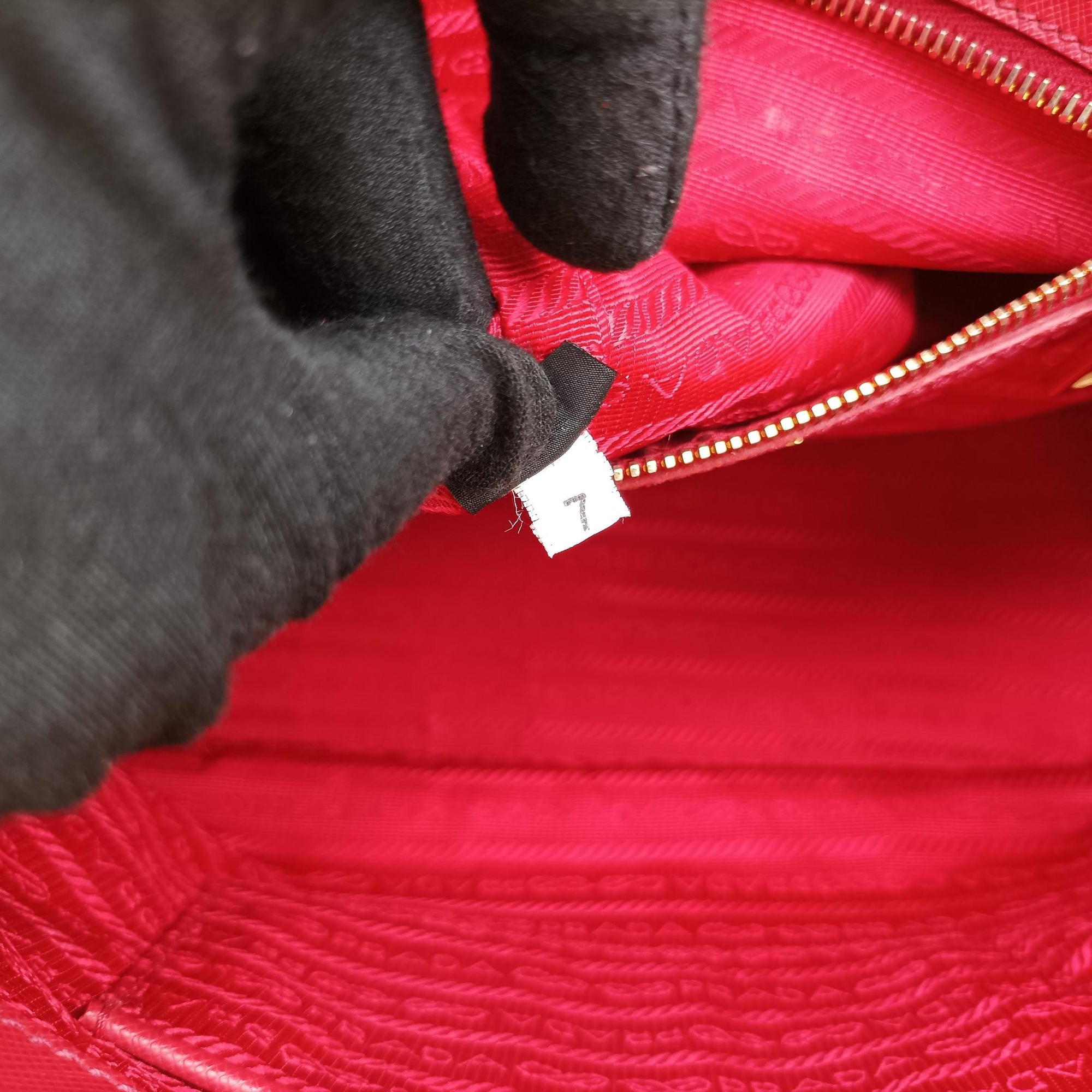 Pre-owned Prada Galleria Red SAFFIANO Leather BN1786 shoulderbag | stylenewstar
