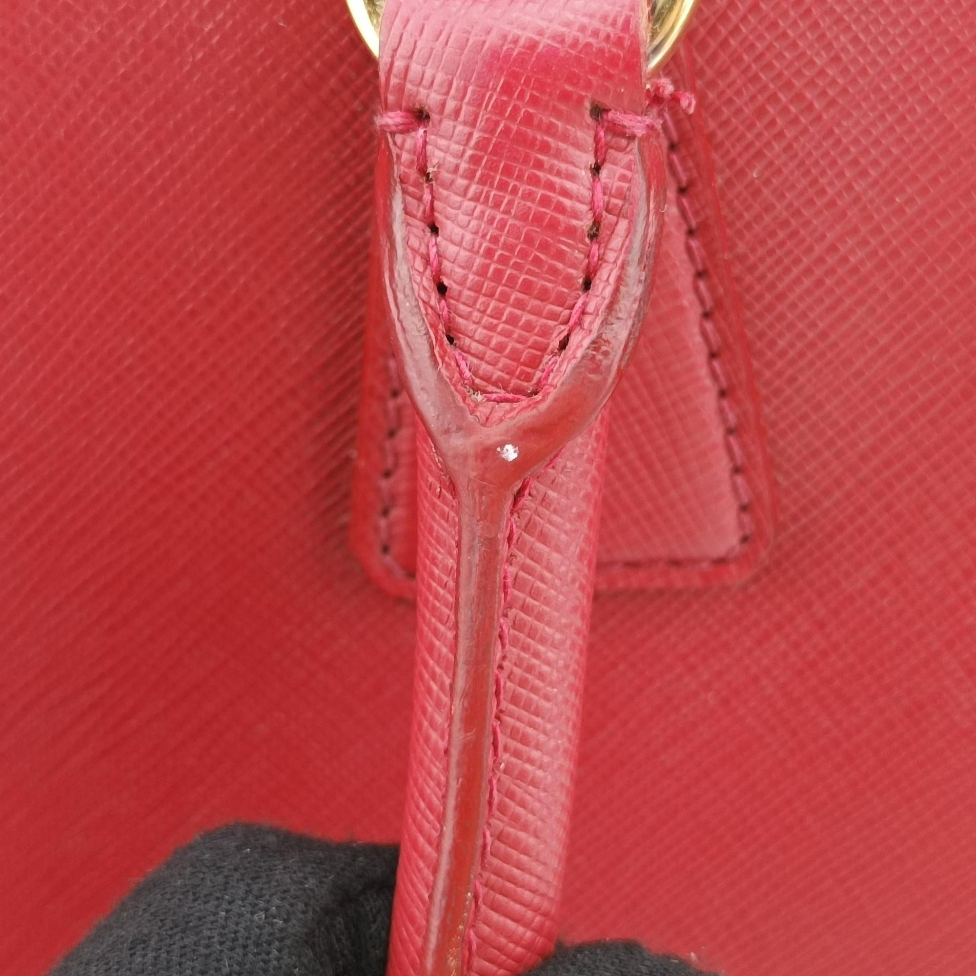 Pre-owned Prada Galleria Red SAFFIANO Leather BN1786 shoulderbag | stylenewstar