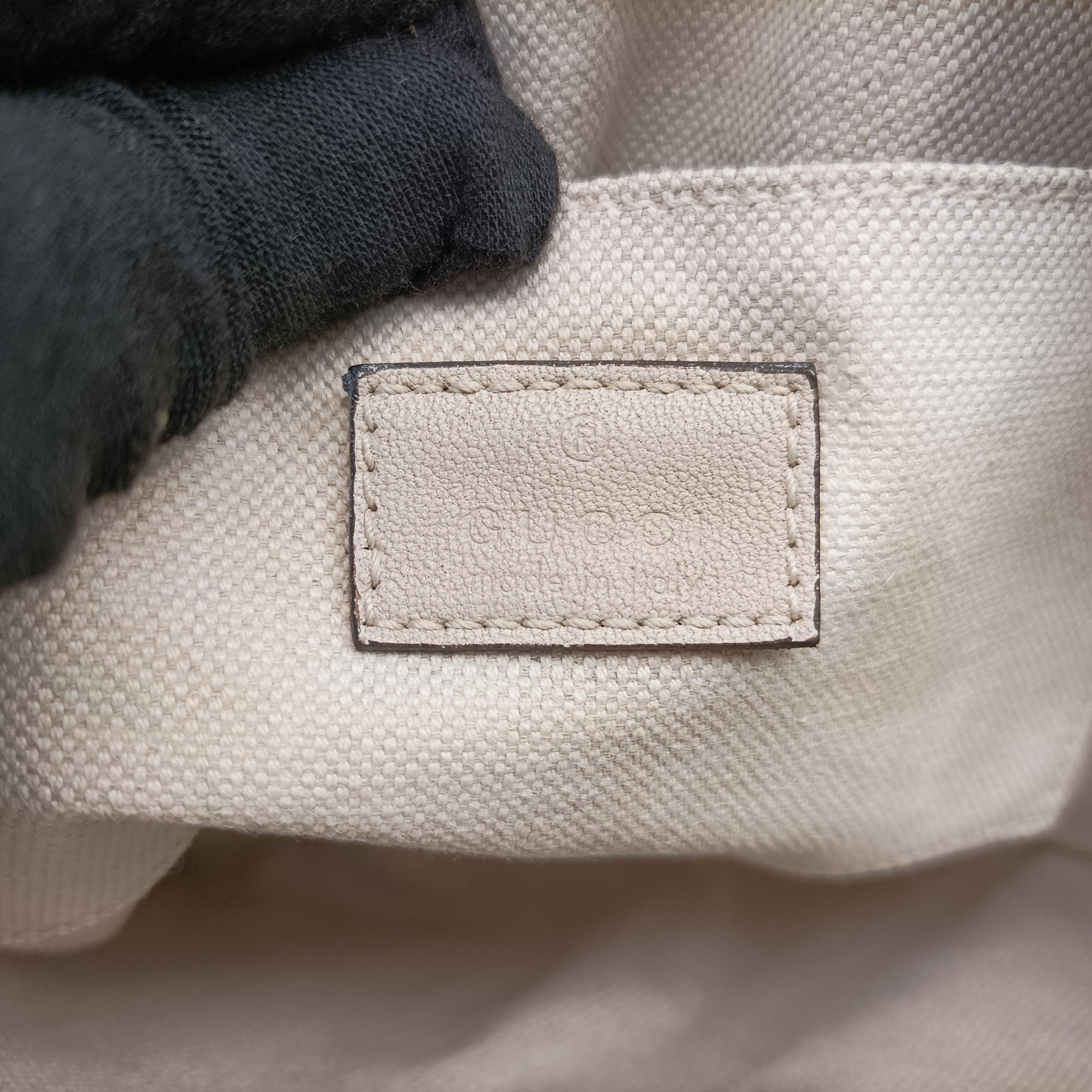 Pre-owned Gucci Blondie Beige Leather 742360 shoulderbag | stylenewstar