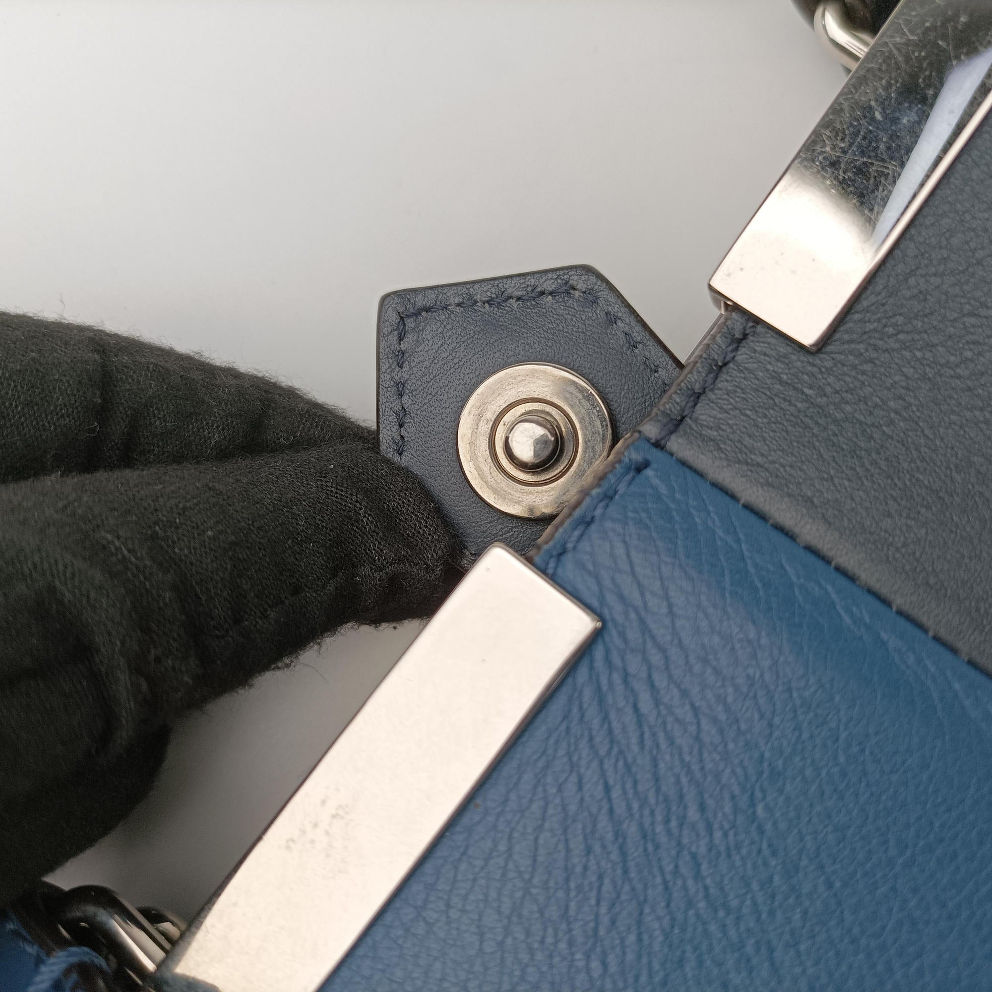 Pre-owned Fendi Troisjours Navy × Blue Leather 8BH272 handbag | stylenewstar
