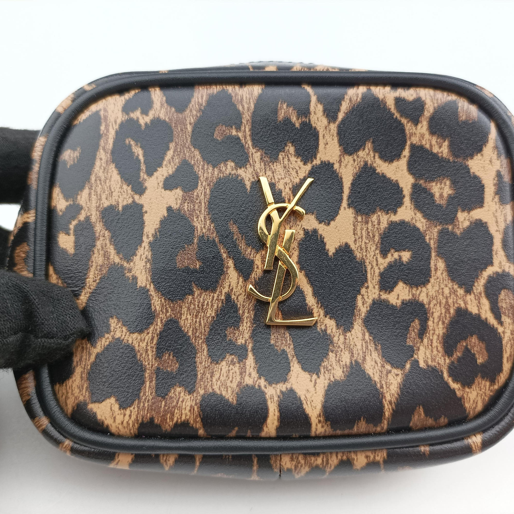 Secondhand Yves Saint Laurent Baby Lou Leopard Print Heart Black×Leopard Leather 650170 shoulderbag | stylenewstar