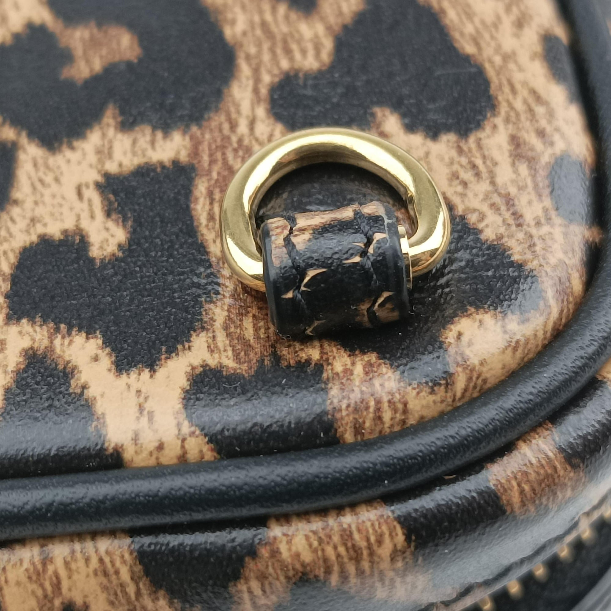 Secondhand Yves Saint Laurent Baby Lou Leopard Print Heart Black×Leopard Leather 650170 shoulderbag | stylenewstar