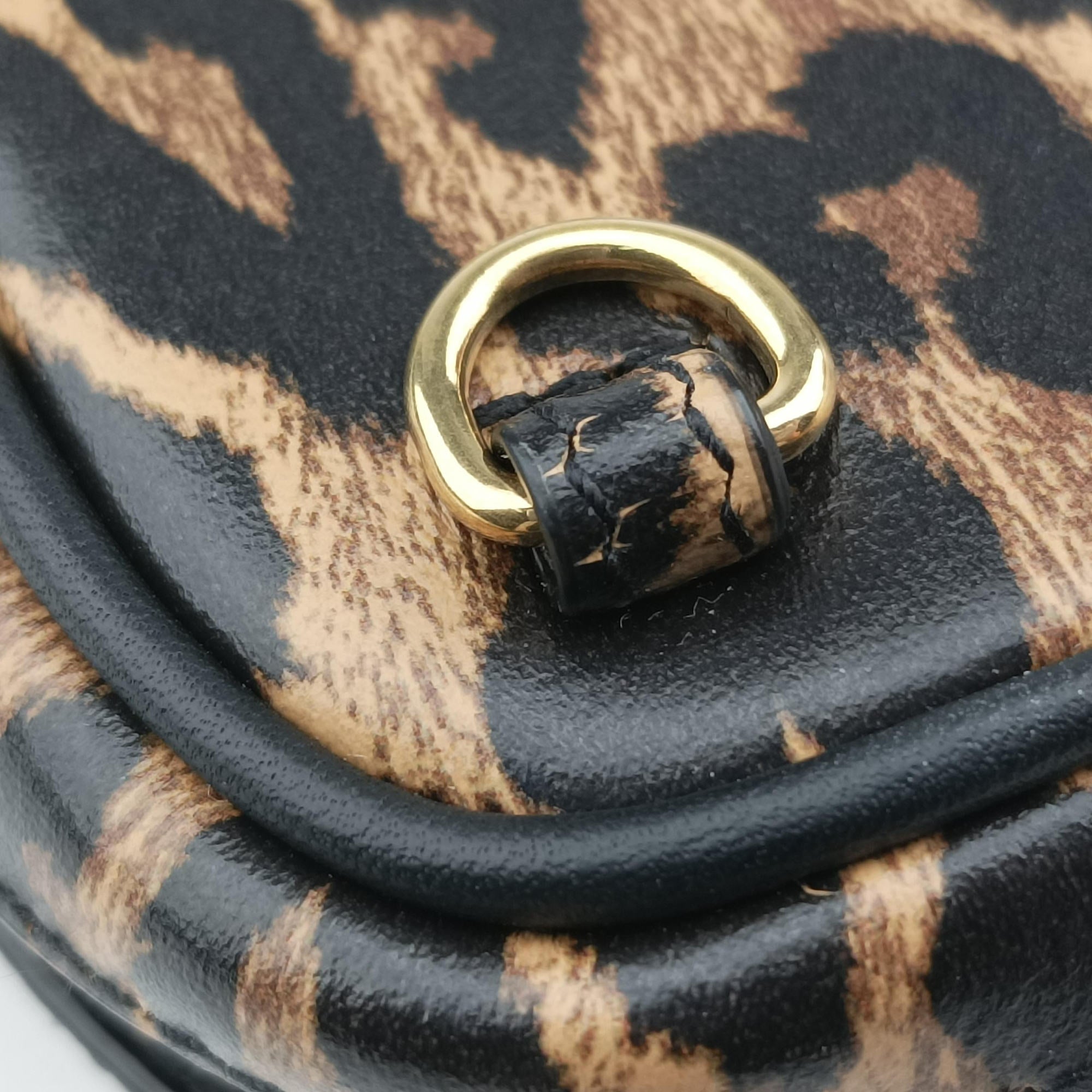 Secondhand Yves Saint Laurent Baby Lou Leopard Print Heart Black×Leopard Leather 650170 shoulderbag | stylenewstar