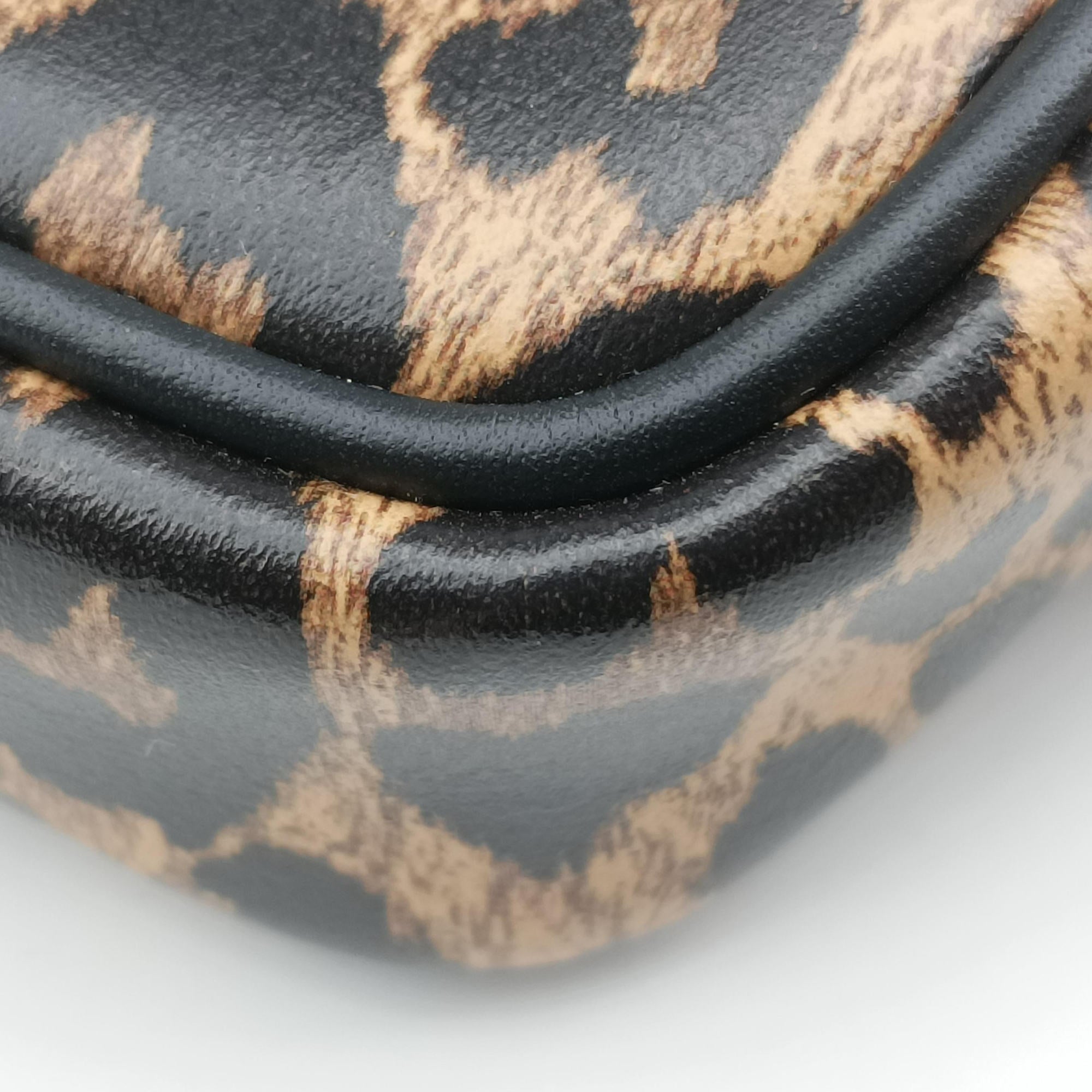 Secondhand Yves Saint Laurent Baby Lou Leopard Print Heart Black×Leopard Leather 650170 shoulderbag | stylenewstar