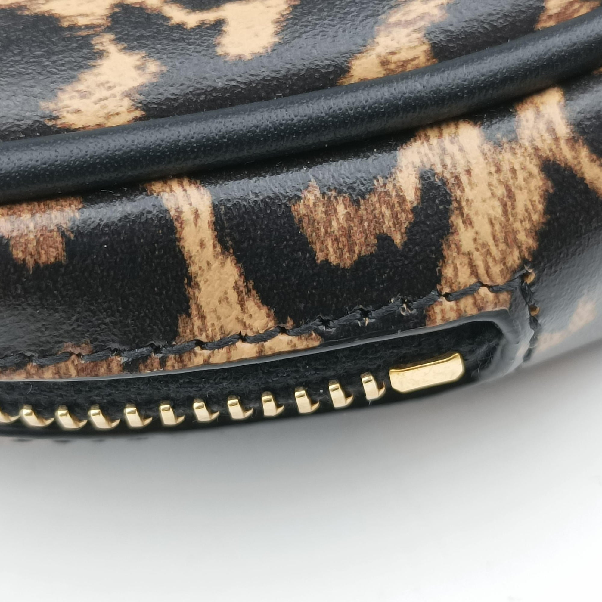 Secondhand Yves Saint Laurent Baby Lou Leopard Print Heart Black×Leopard Leather 650170 shoulderbag | stylenewstar