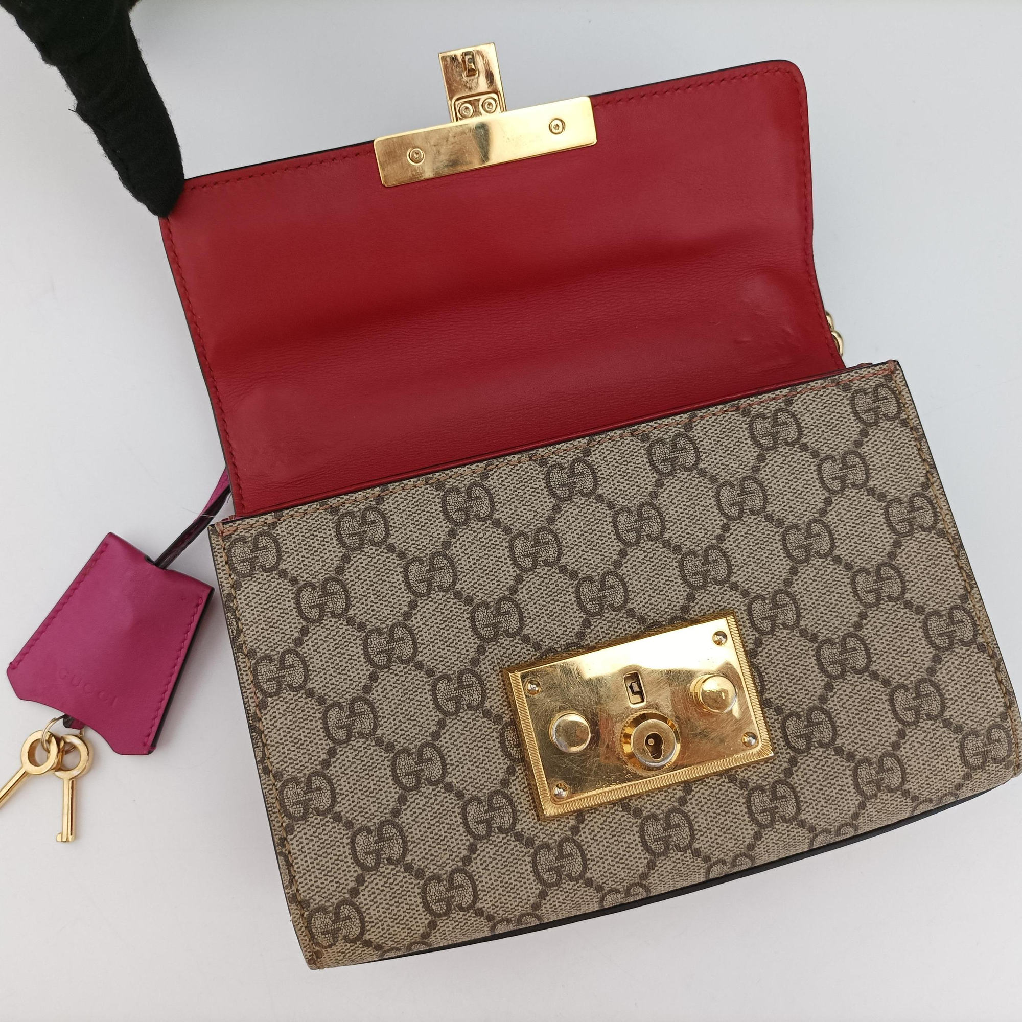 Pre-owned Gucci Padlock beige×red×pink PVC coated canvas×Leather 409487 shoulderbag | stylenewstar