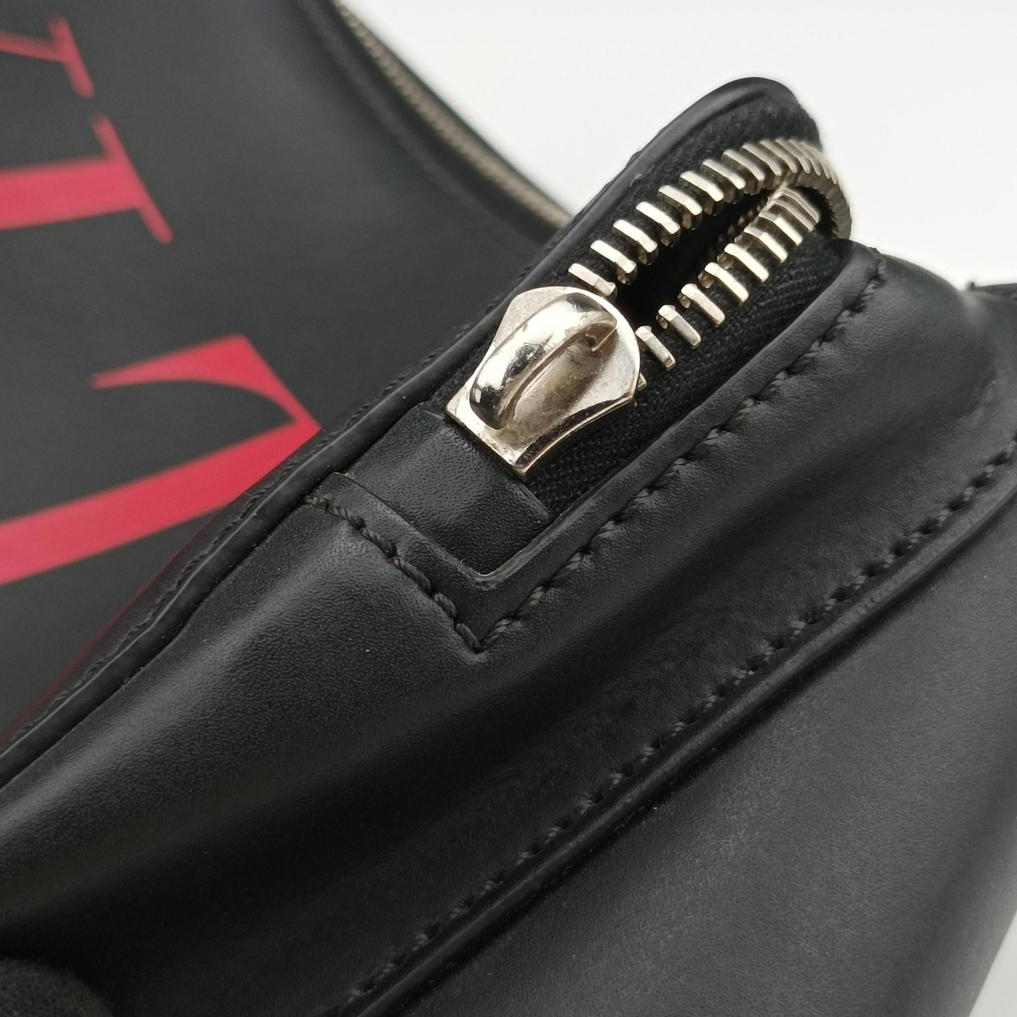 Pre-owned Valentino VLTN Print Black Leather  bum bag/waist bag | stylenewstar