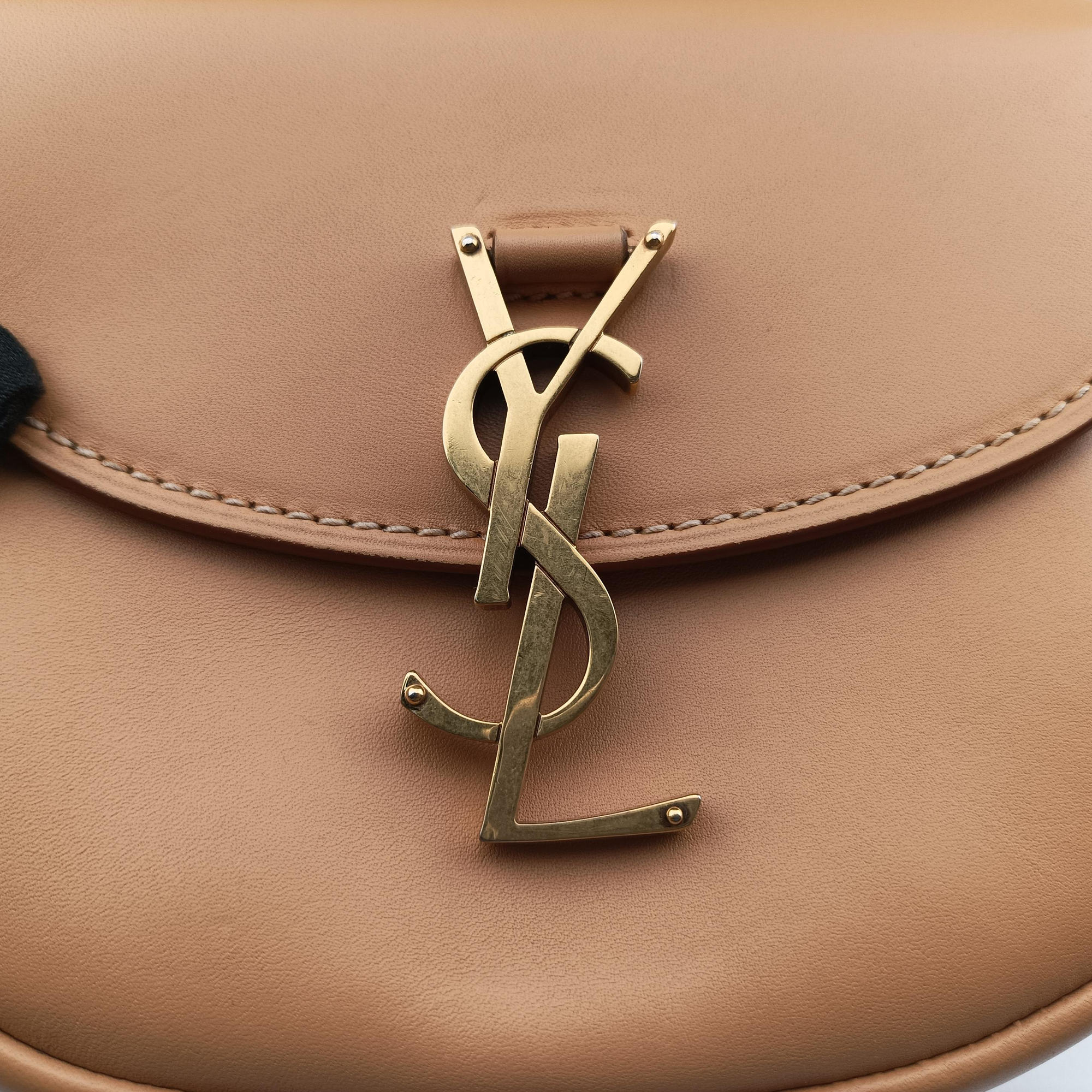 Secondhand Yves Saint Laurent KAIA small Beige Leather 623097 shoulderbag | stylenewstar