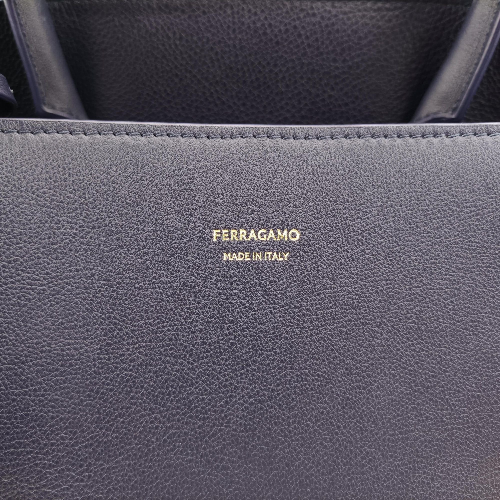Pre-owned Ferragamo hug Navy leather  shoulderbag | stylenewstar