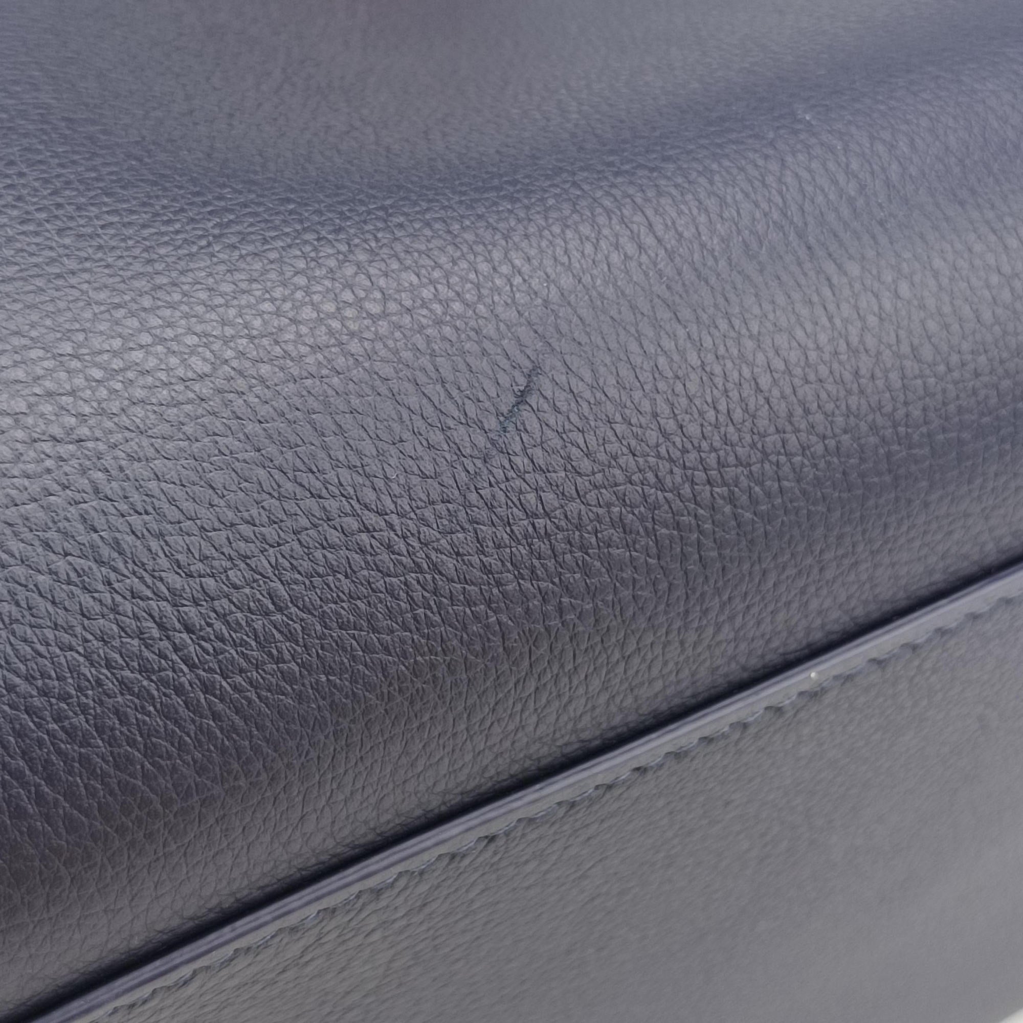 Pre-owned Ferragamo hug Navy leather  shoulderbag | stylenewstar