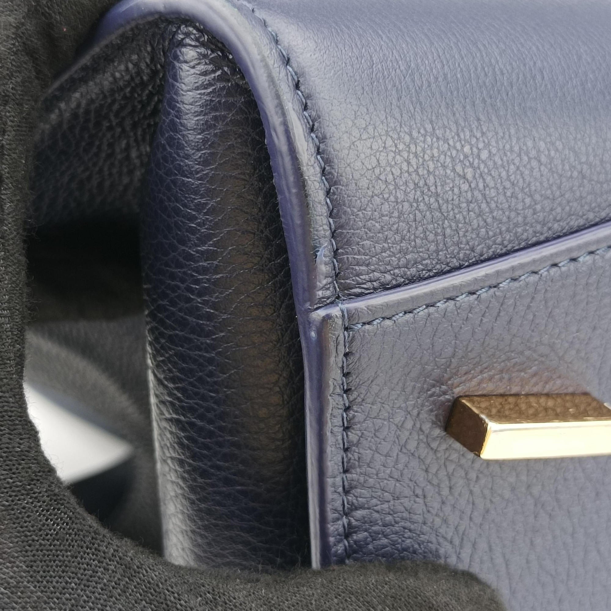 Pre-owned Ferragamo hug Navy leather  shoulderbag | stylenewstar