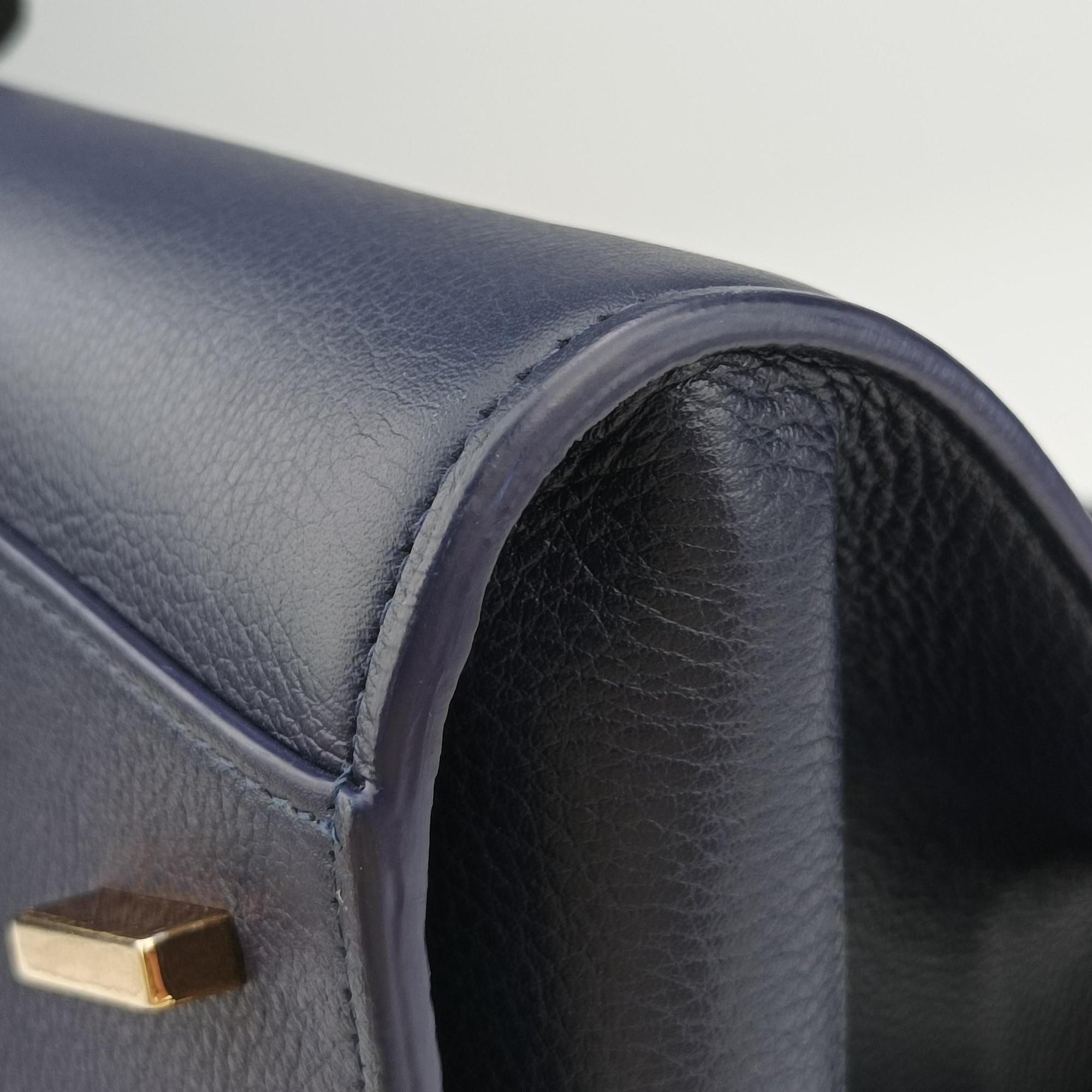 Pre-owned Ferragamo hug Navy leather  shoulderbag | stylenewstar