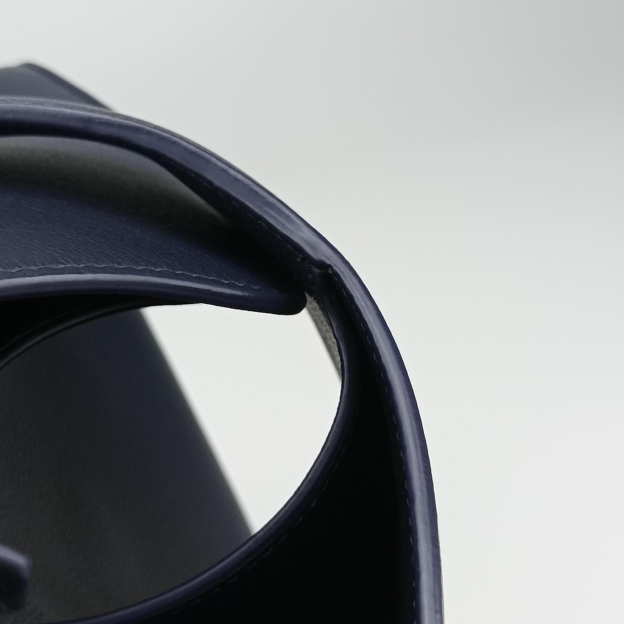 Pre-owned Ferragamo hug Navy leather  shoulderbag | stylenewstar