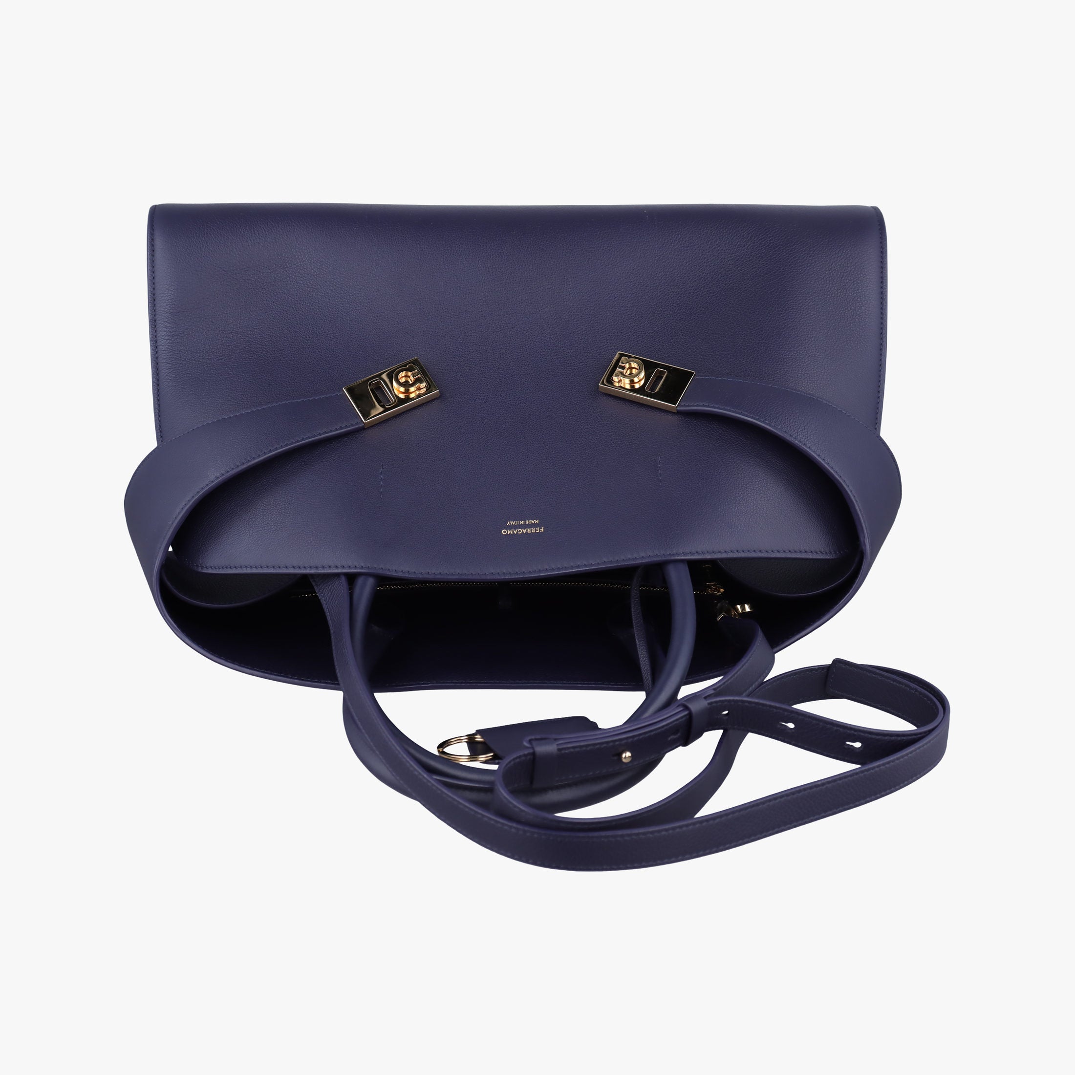Pre-owned Ferragamo hug Navy leather  shoulderbag | stylenewstar
