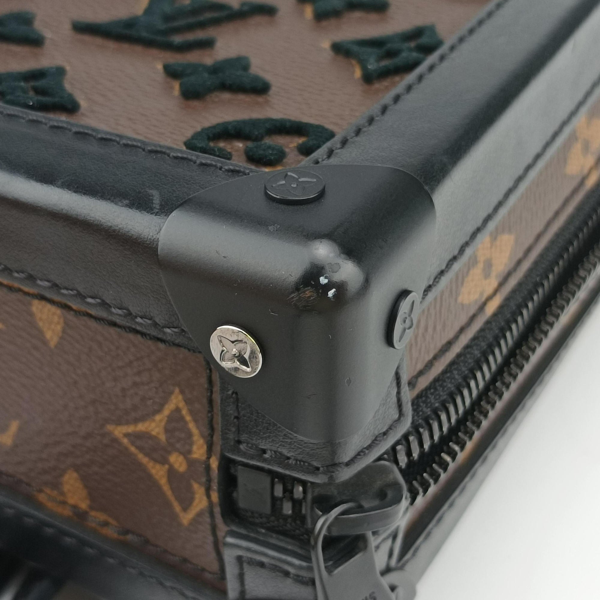 Pre-owned Louis Vuitton Vertical Soft Trunk brown×Noir Monogram Toughtage M45044 shoulderbag | stylenewstar