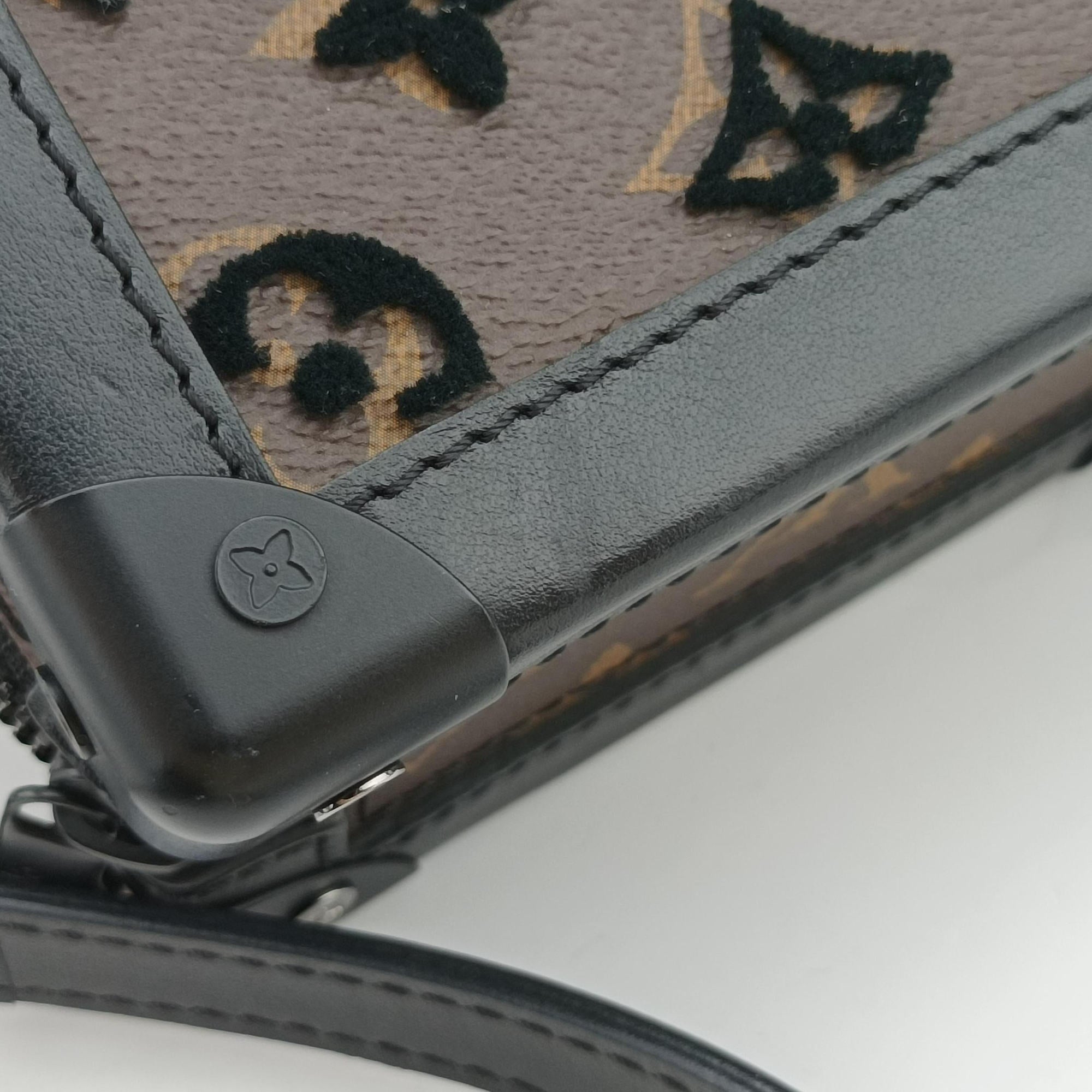 Pre-owned Louis Vuitton Vertical Soft Trunk brown×Noir Monogram Toughtage M45044 shoulderbag | stylenewstar