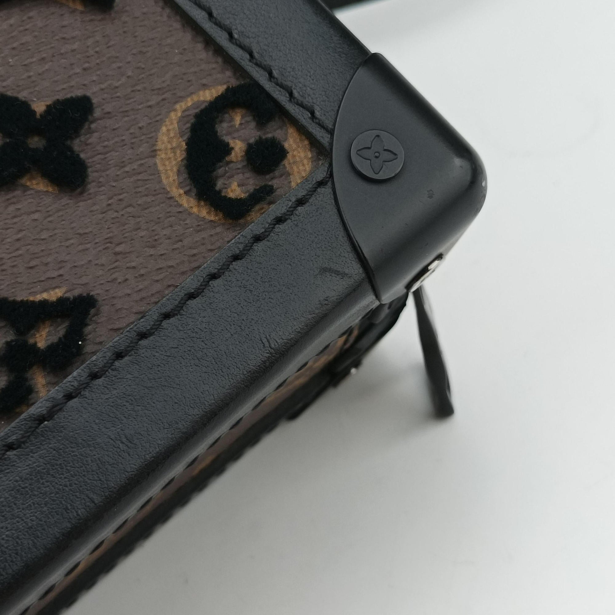Pre-owned Louis Vuitton Vertical Soft Trunk brown×Noir Monogram Toughtage M45044 shoulderbag | stylenewstar