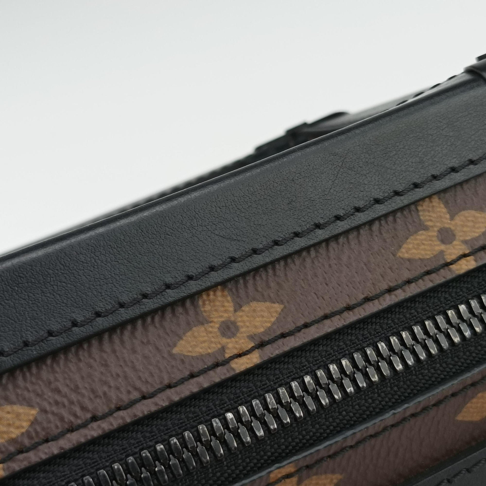 Pre-owned Louis Vuitton Vertical Soft Trunk brown×Noir Monogram Toughtage M45044 shoulderbag | stylenewstar