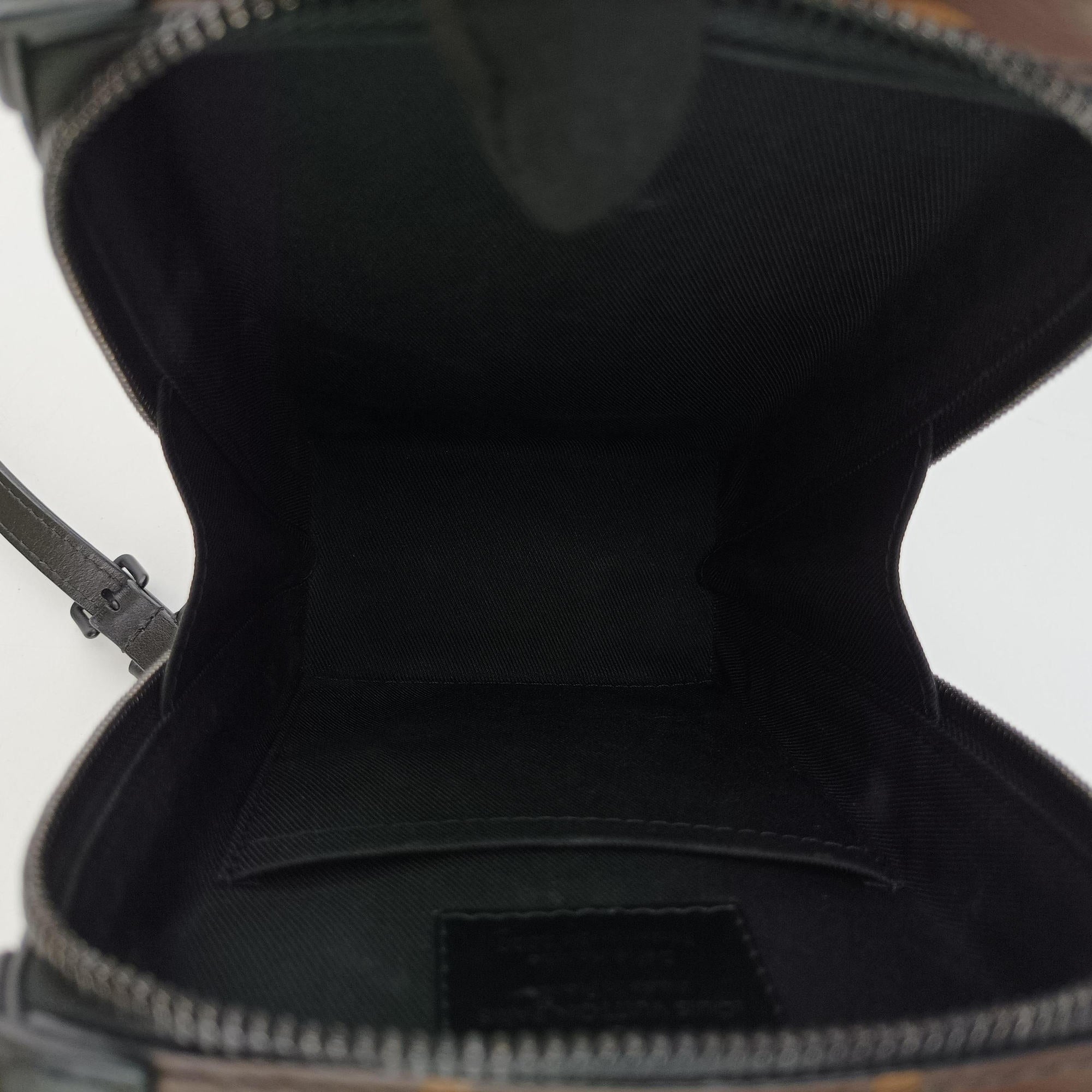 Pre-owned Louis Vuitton Vertical Soft Trunk brown×Noir Monogram Toughtage M45044 shoulderbag | stylenewstar