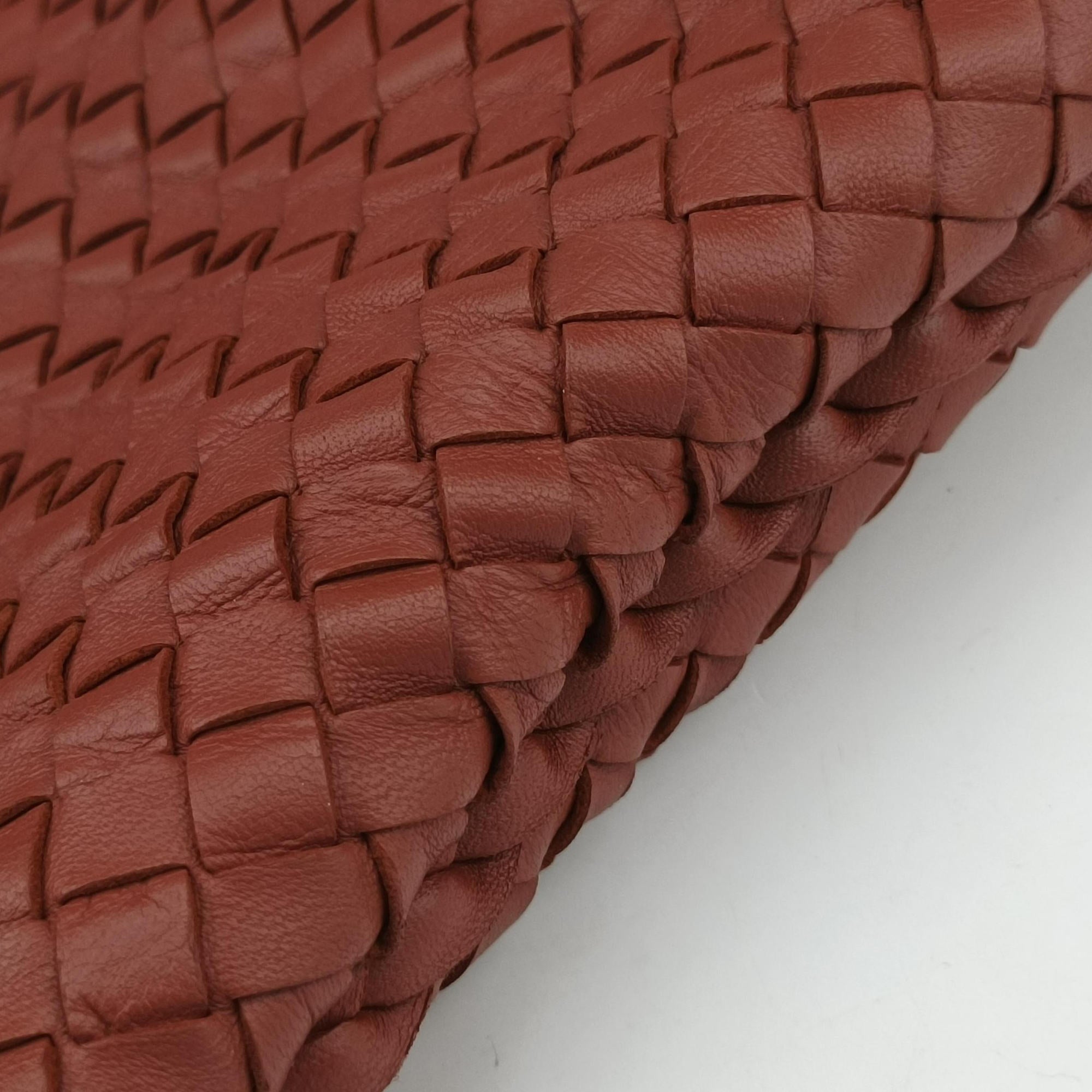 Pre-owned Bottega Veneta Intrecciato Red lambskin  handbag | stylenewstar
