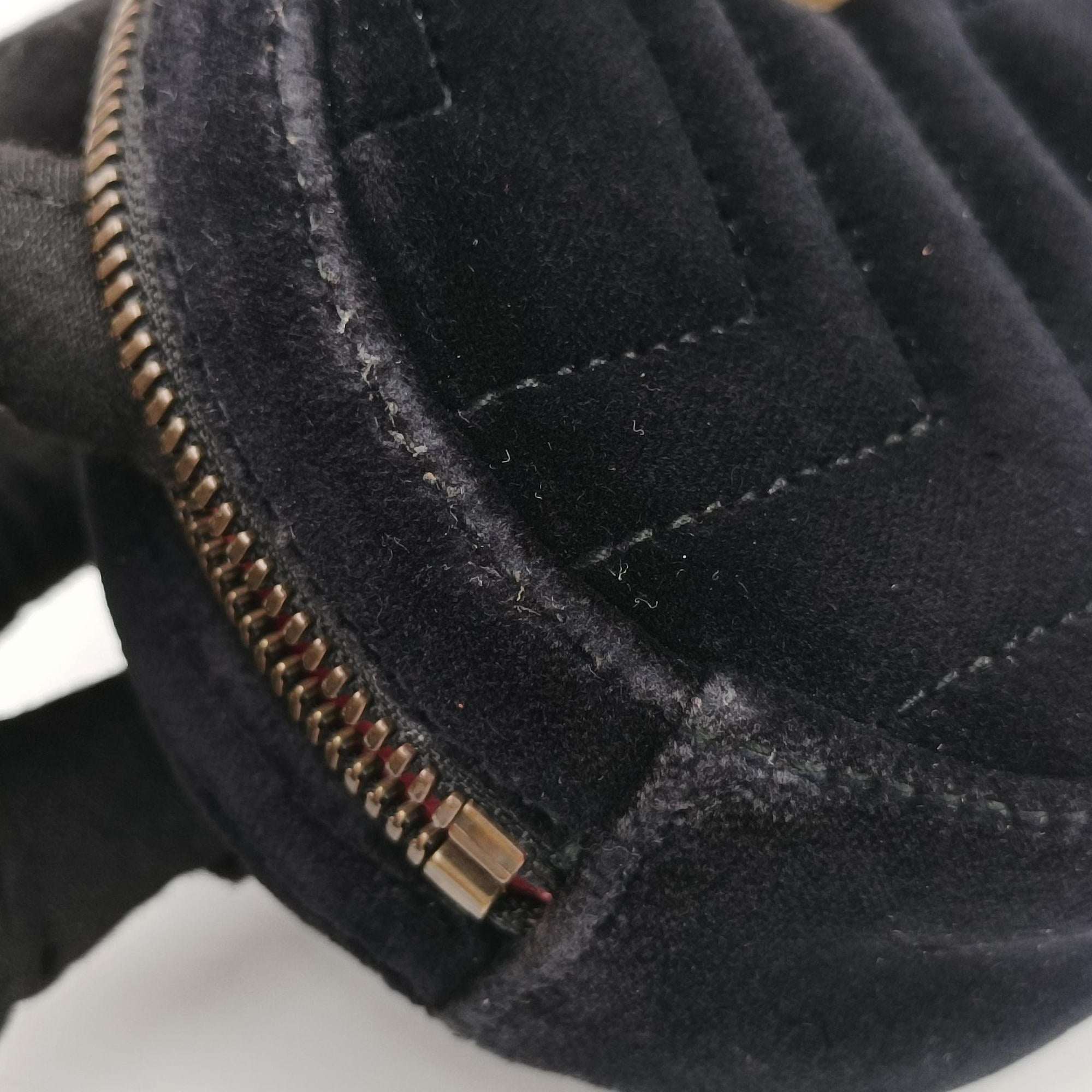 Pre-owned Gucci GG Marmont Black velour 476434 bum bag/waist bag | stylenewstar