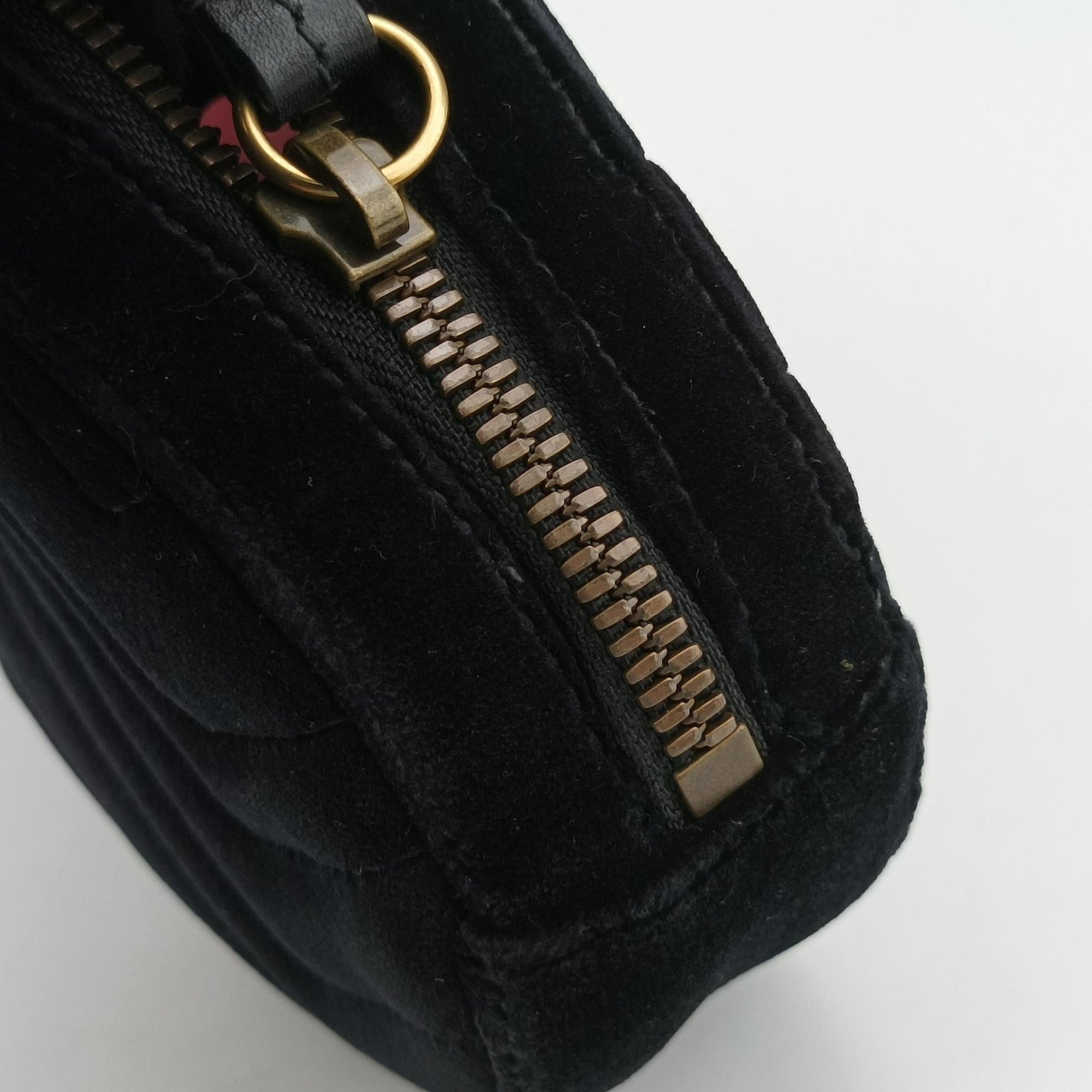 Pre-owned Gucci GG Marmont Black velour 476434 bum bag/waist bag | stylenewstar