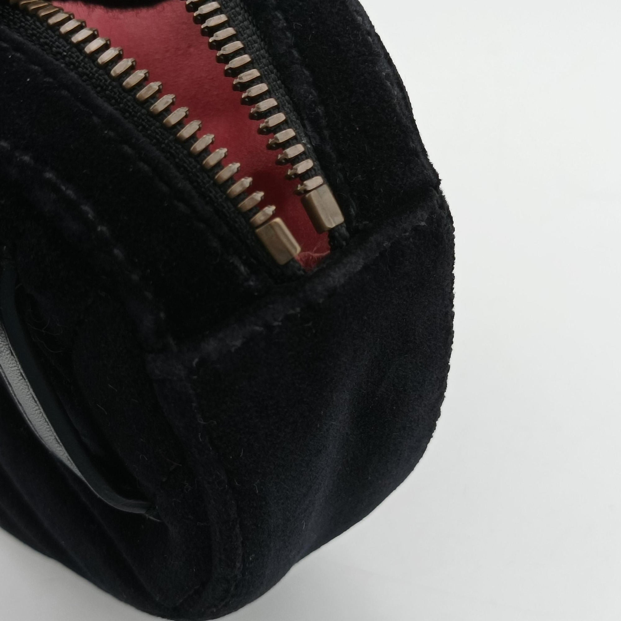 Pre-owned Gucci GG Marmont Black velour 476434 bum bag/waist bag | stylenewstar