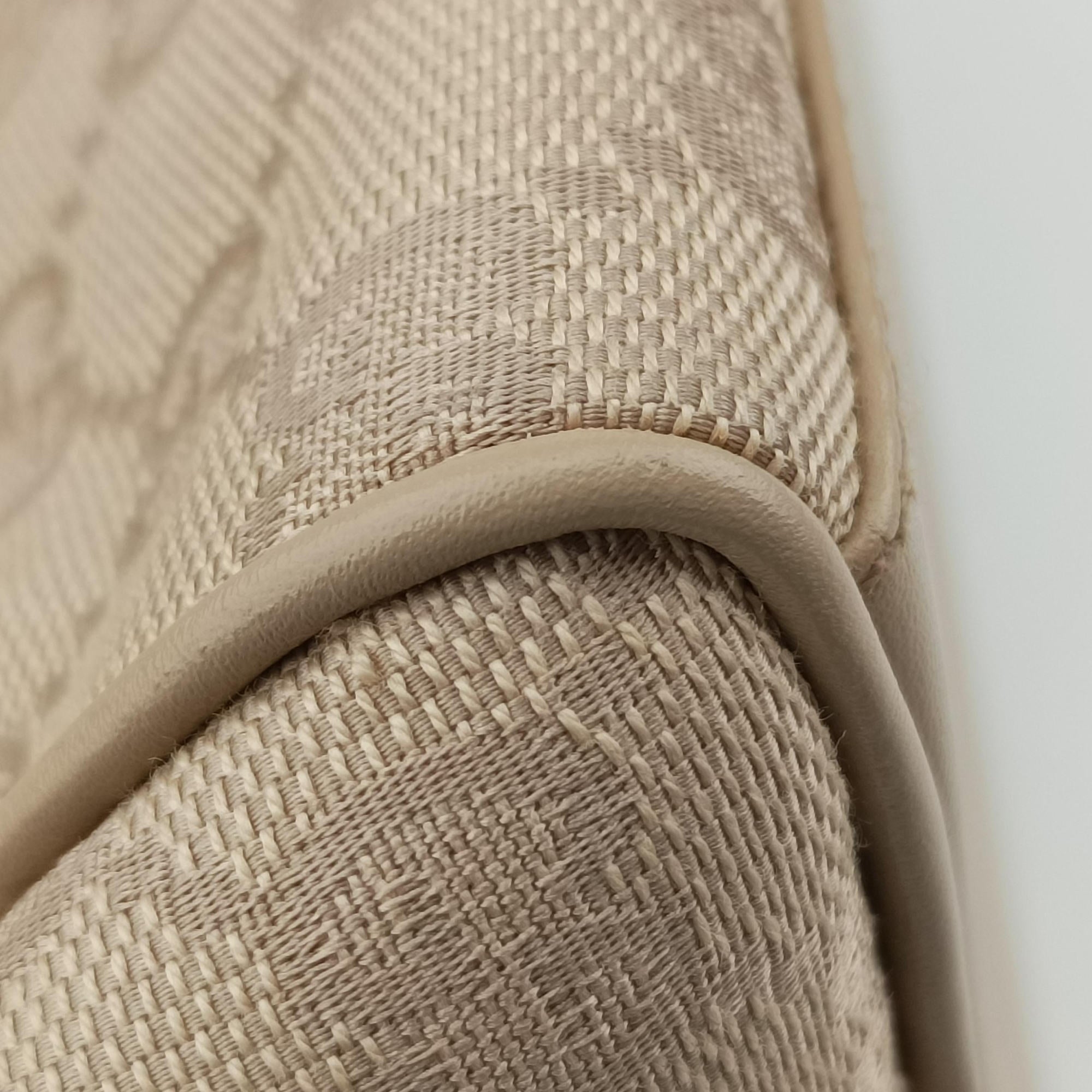Pre-owned Gucci GG Canvas Beige Canvas x Leather 92699 handbag | stylenewstar
