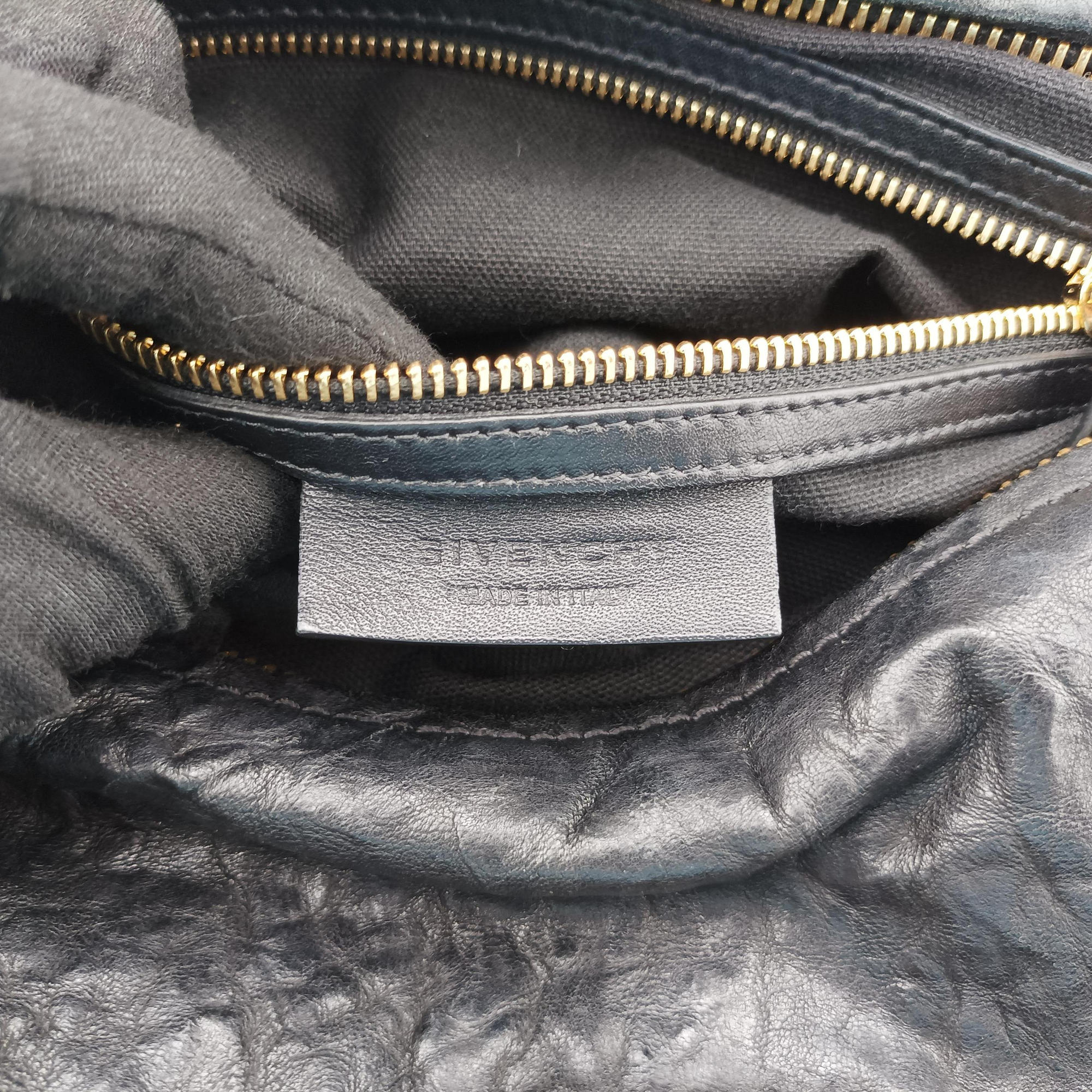 Secondhand Givenchy Pandora Black Leather  shoulderbag | stylenewstar