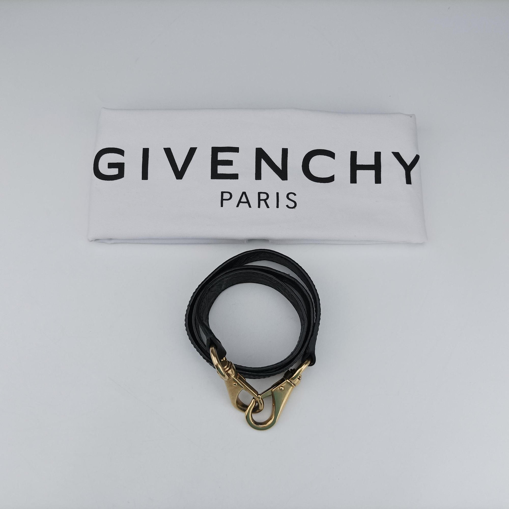 Secondhand Givenchy Pandora Black Leather  shoulderbag | stylenewstar