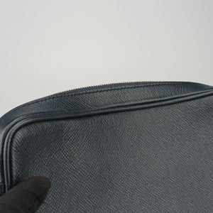 Secondhand Louis Vuitton Outdoor Messenger PM Navy Taiga M33437 shoulderbag | stylenewstar
