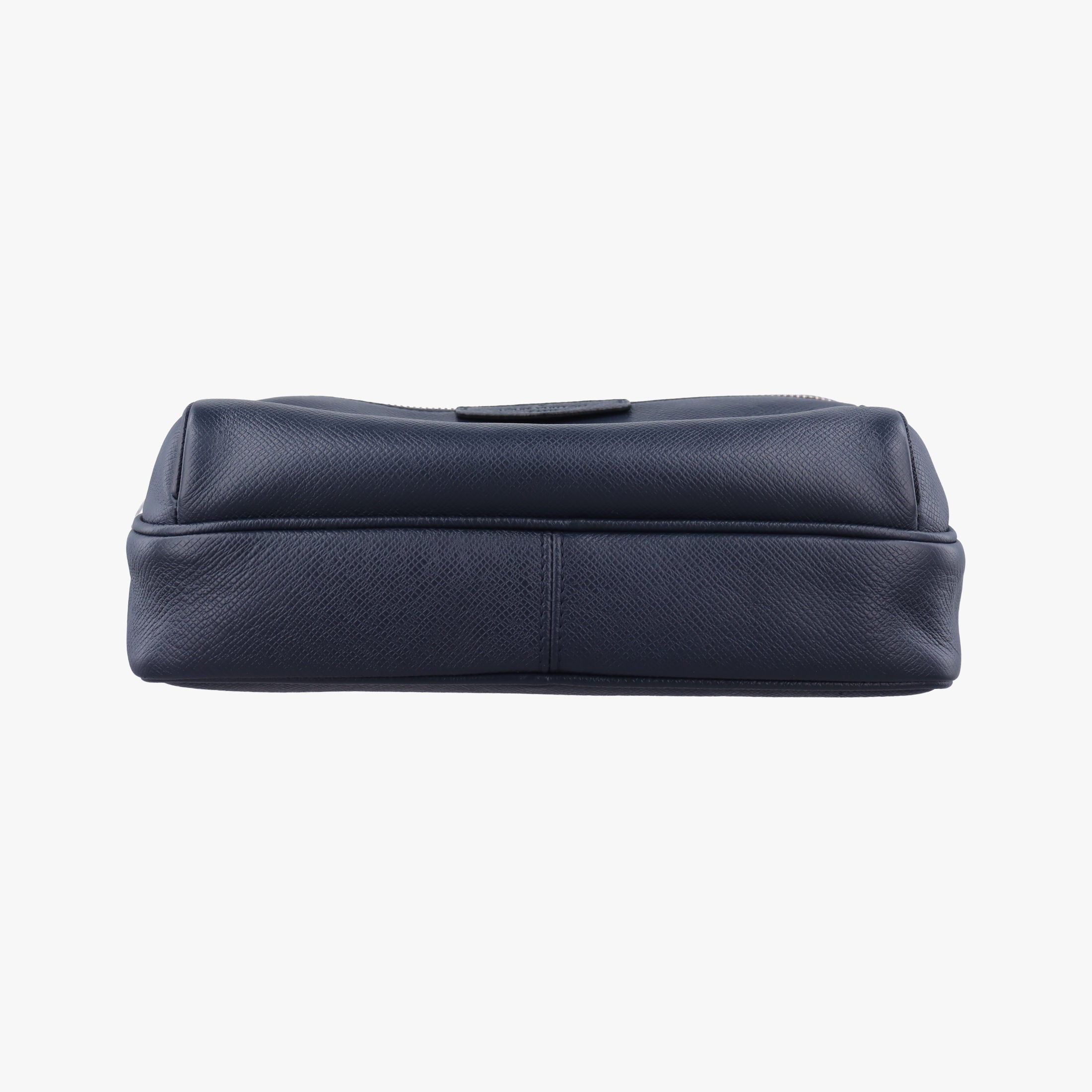 Secondhand Louis Vuitton Outdoor Messenger PM Navy Taiga M33437 shoulderbag | stylenewstar