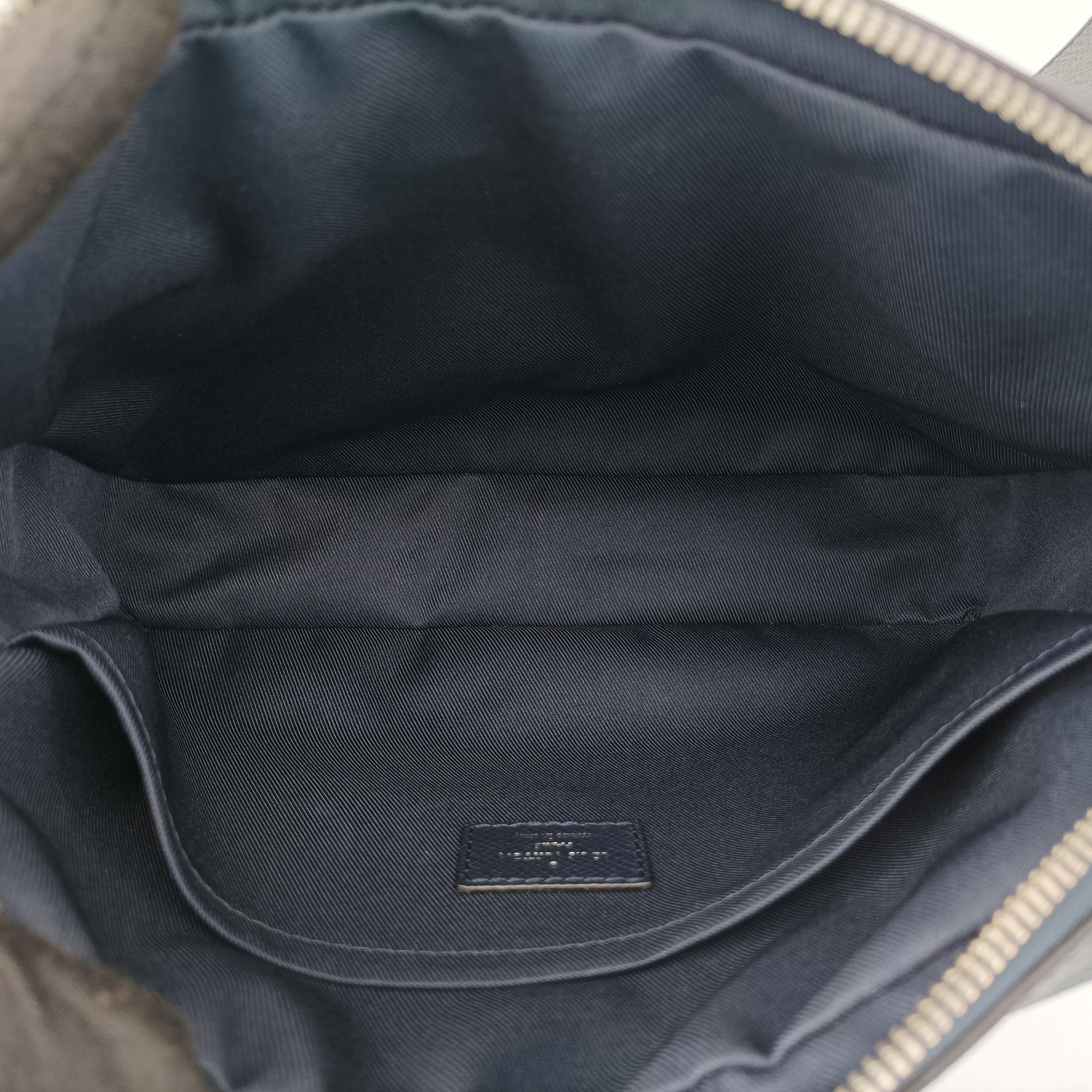 Secondhand Louis Vuitton Outdoor Messenger PM Navy Taiga M33437 shoulderbag | stylenewstar