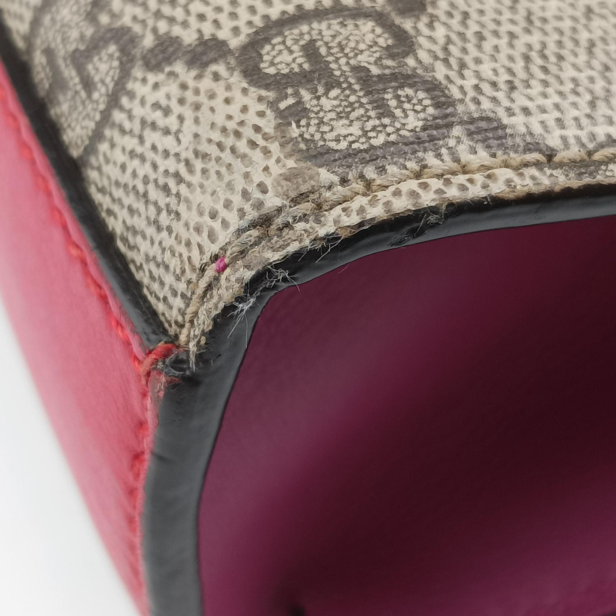 Pre-owned Gucci Padlock Beige×red×pink PVC coated canvas×Leather 409487 shoulderbag | stylenewstar