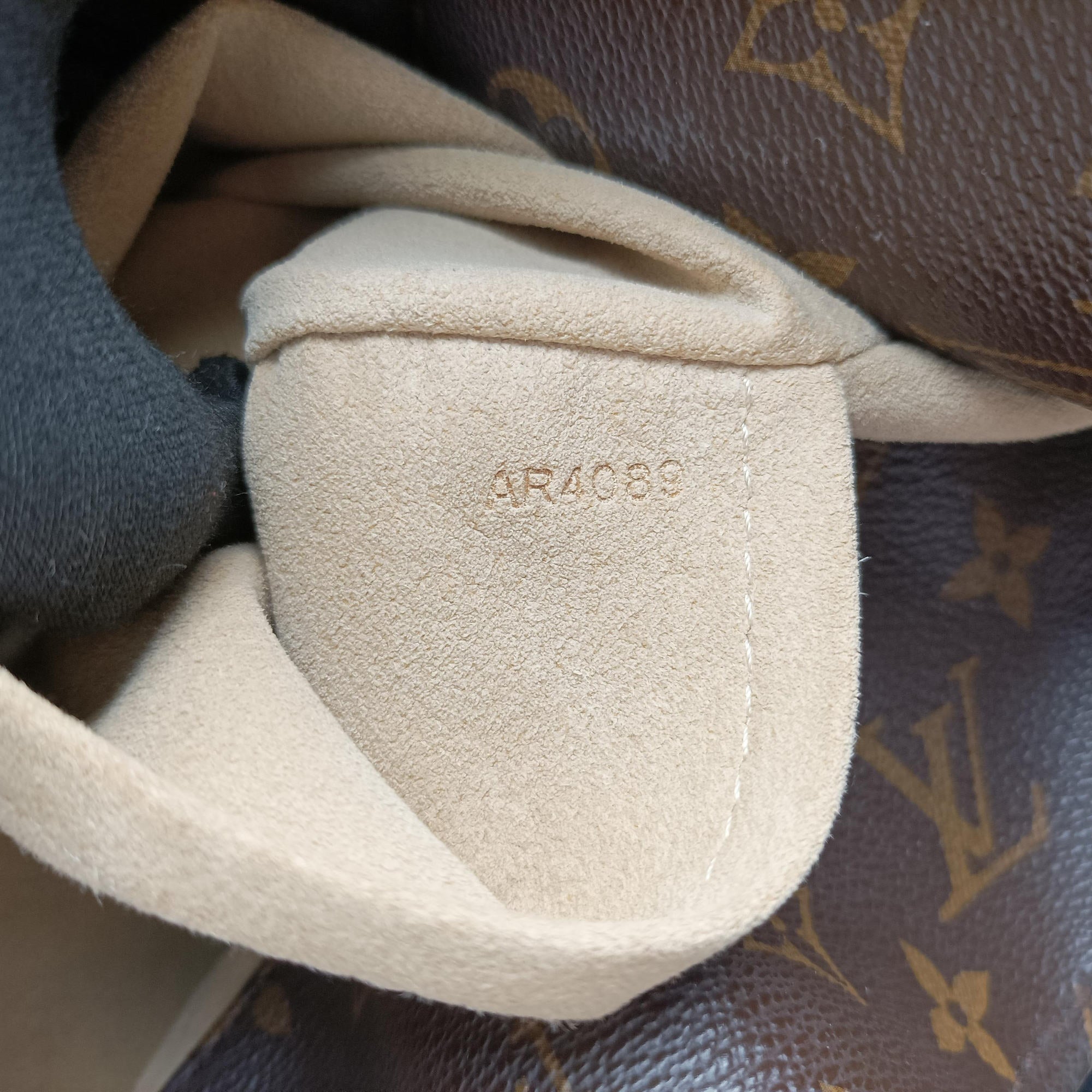 Pre-owned Louis Vuitton ARTSY MM Brown Monogram Canvas M40249 shoulderbag | stylenewstar