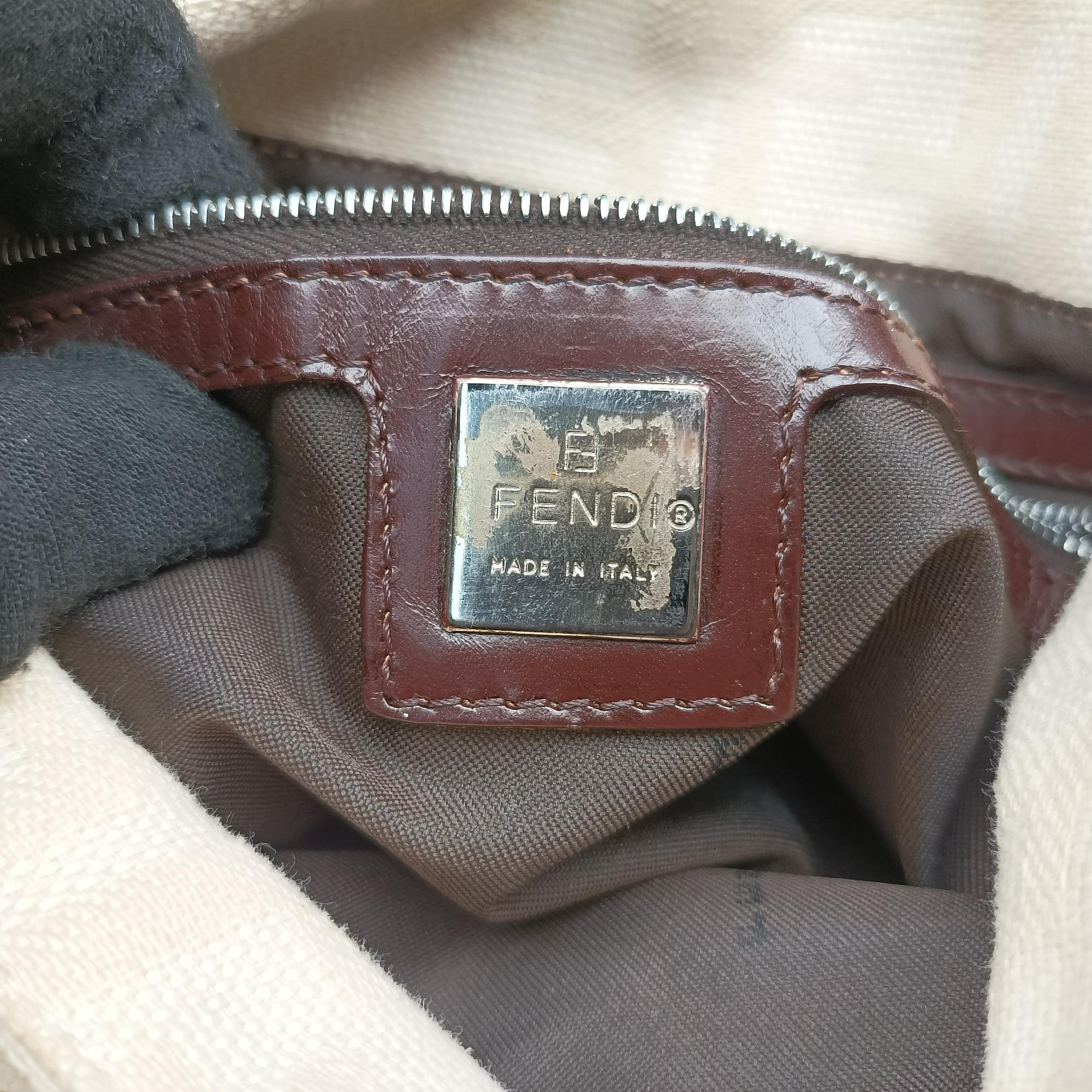 Pre-owned Fendi Mamma Bucket White canvas×leather  carrybag | stylenewstar
