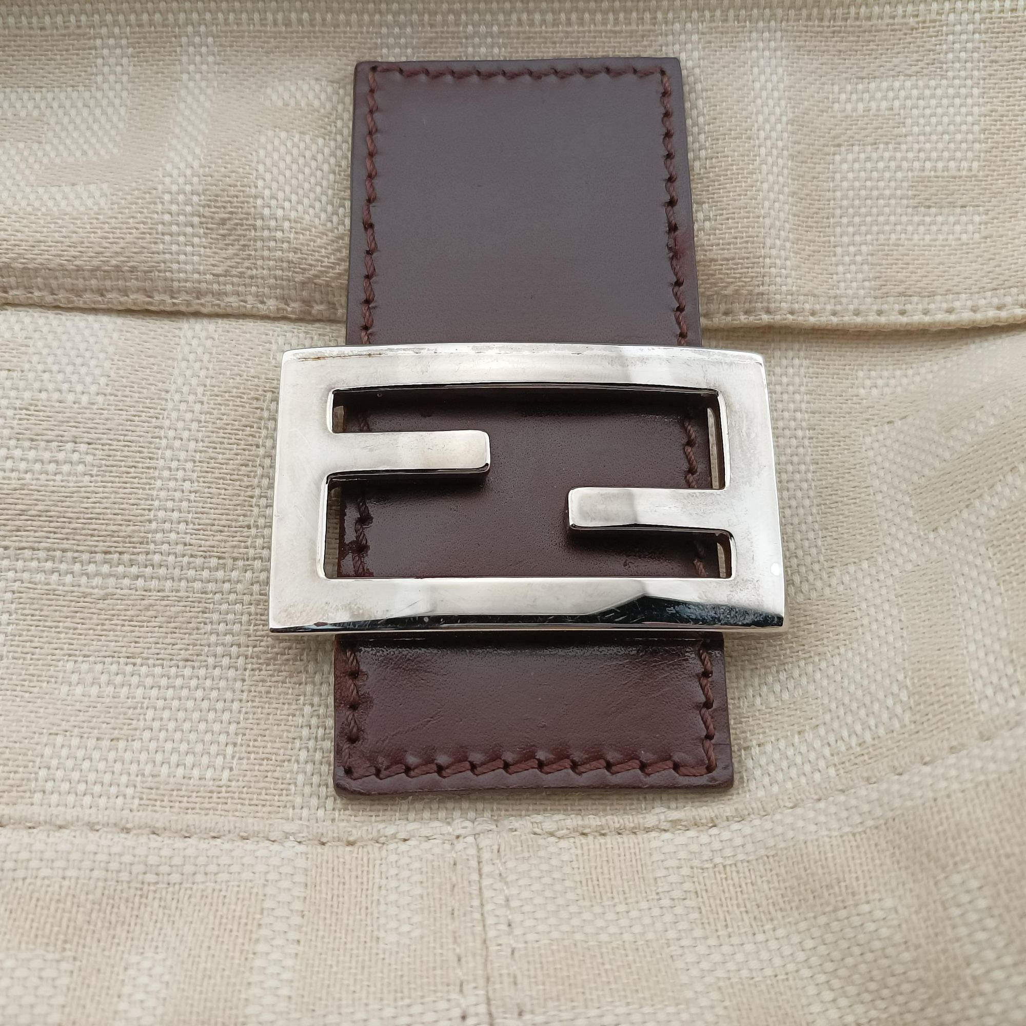 Pre-owned Fendi Mamma Bucket White canvas×leather  carrybag | stylenewstar