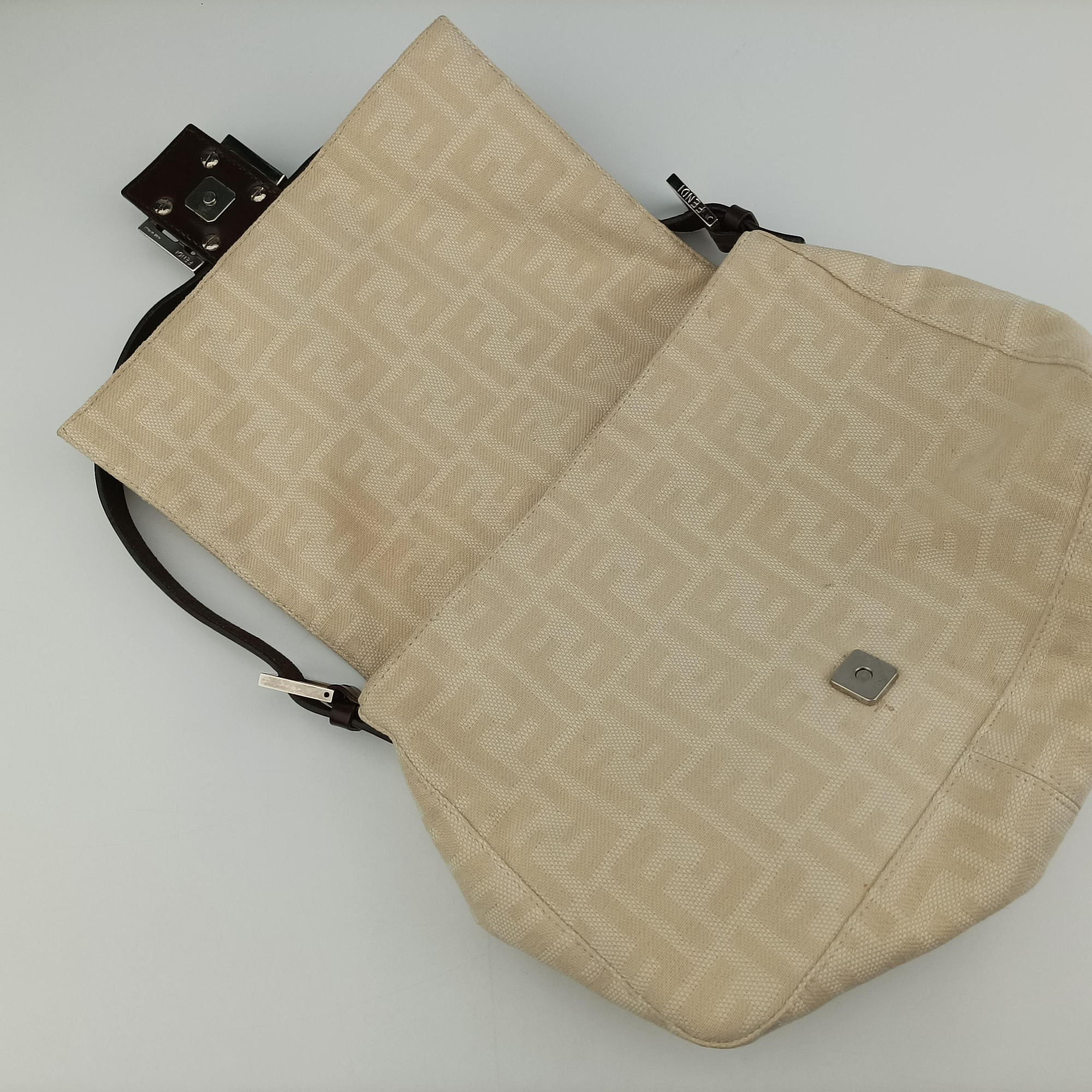 Pre-owned Fendi Mamma Bucket White canvas×leather  carrybag | stylenewstar