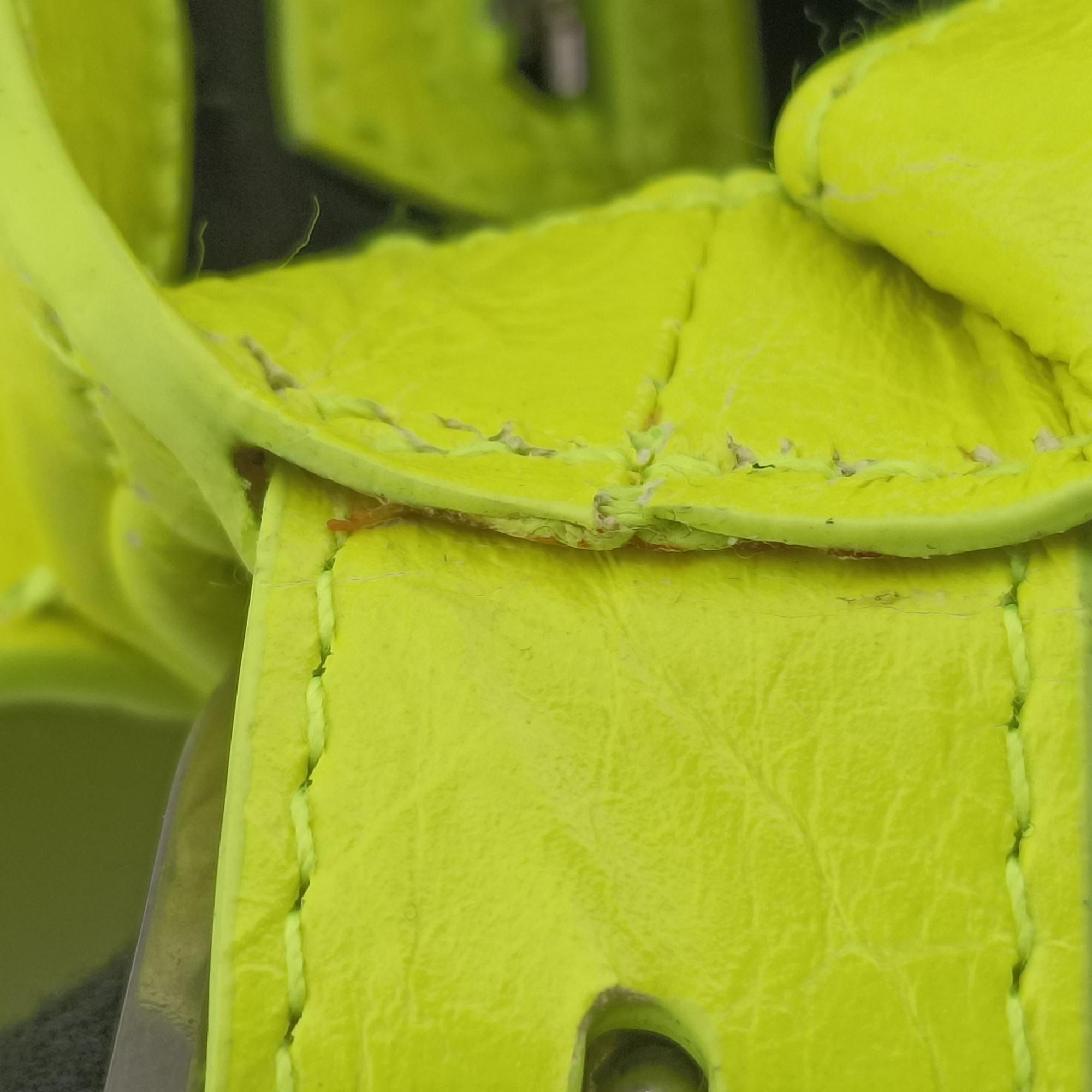 Pre-owned Balenciaga Le Cagole Neon Yellow  lambskin  shoulderbag | stylenewstar