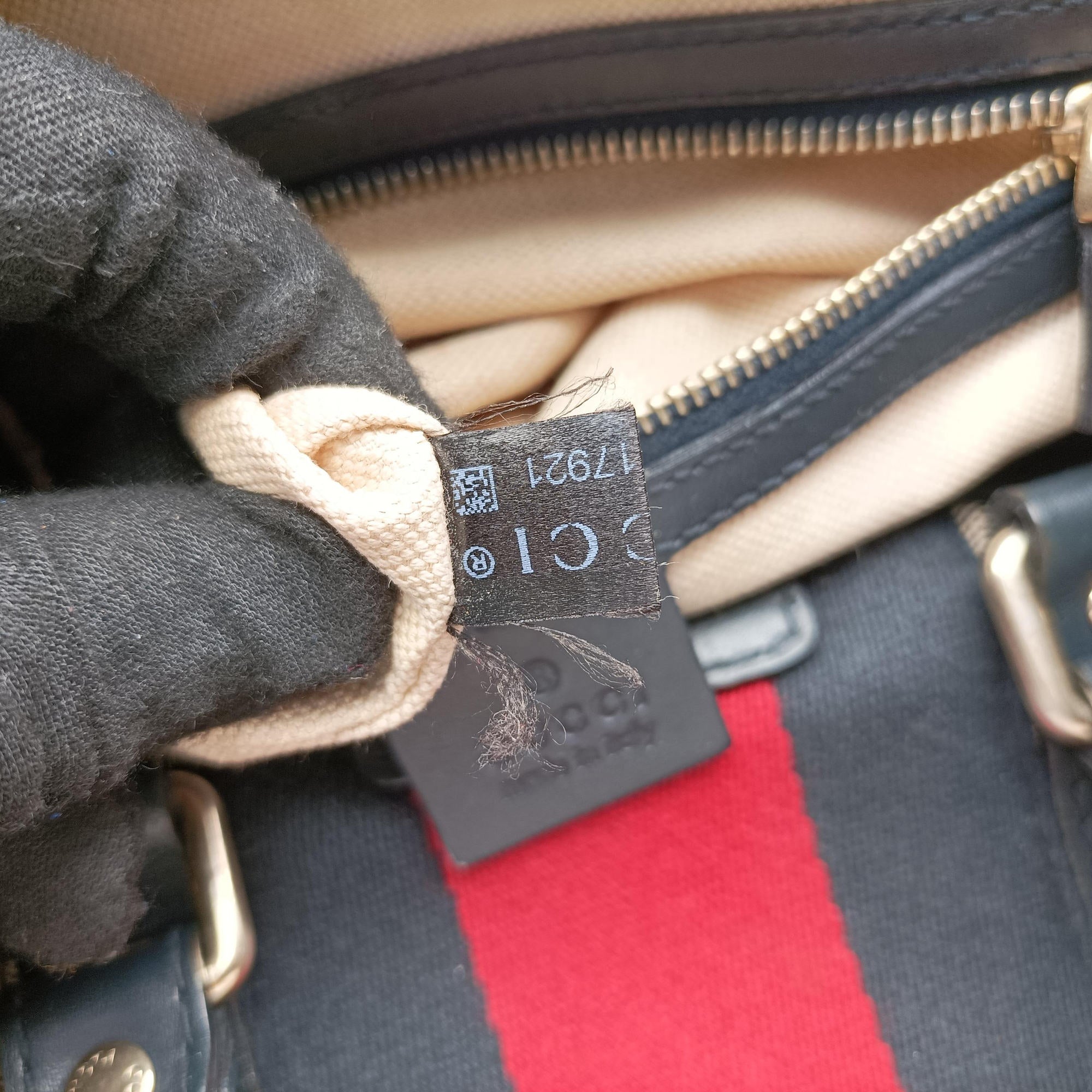 Pre-owned Gucci Sherry Line Navy×red×beige canvas×leather 247205 shoulderbag | stylenewstar