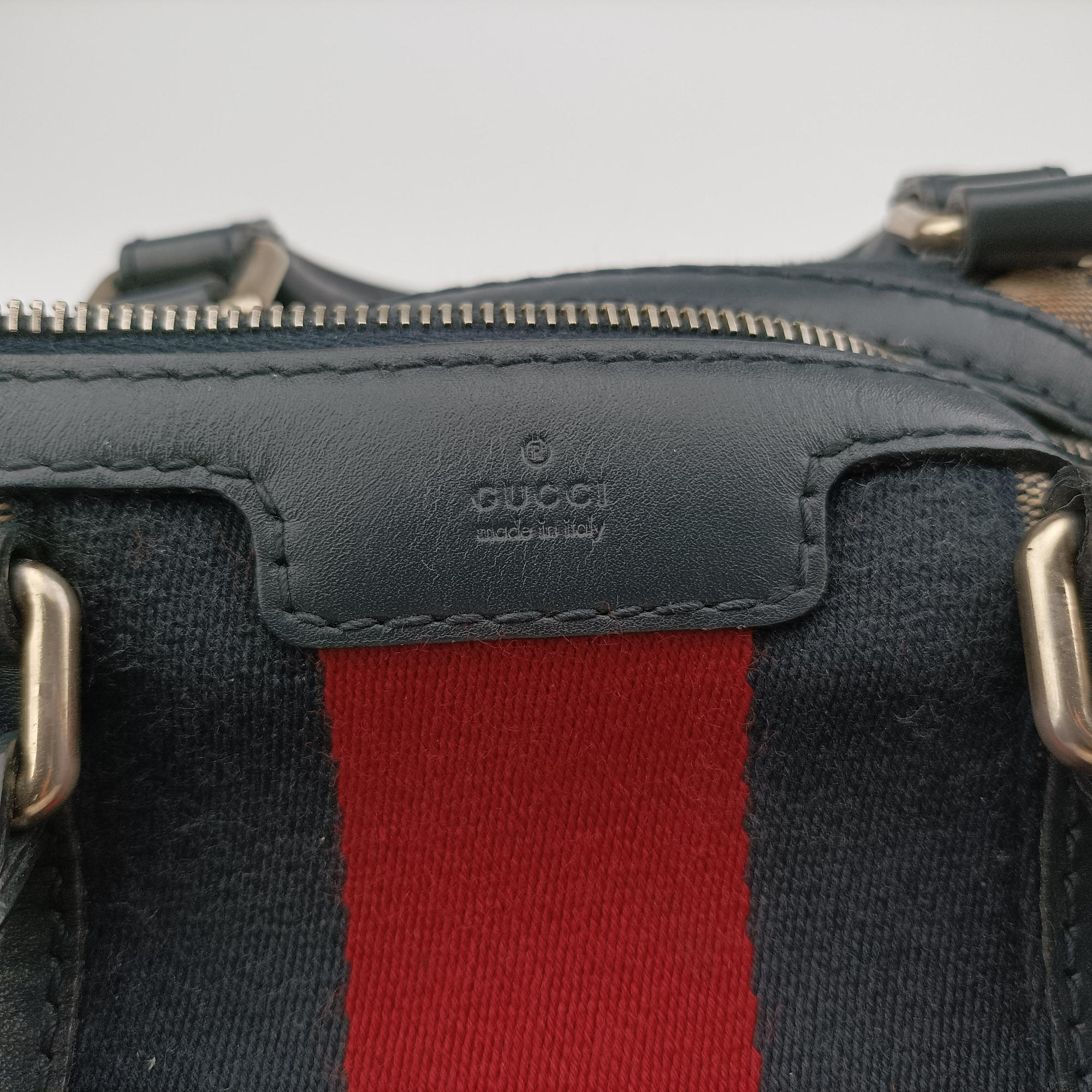 Pre-owned Gucci Sherry Line Navy×red×beige canvas×leather 247205 shoulderbag | stylenewstar