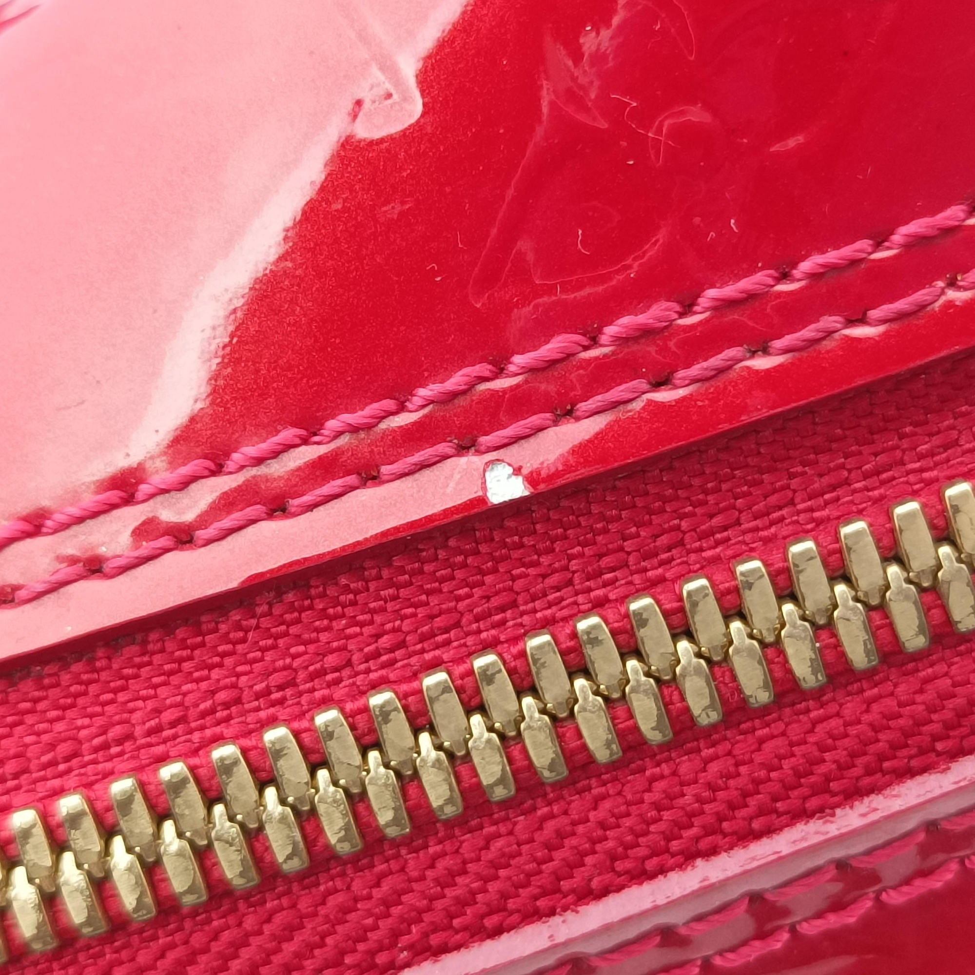 Secondhand Louis Vuitton Alma PM pomme d'amour Vernis M90096 handbag | stylenewstar