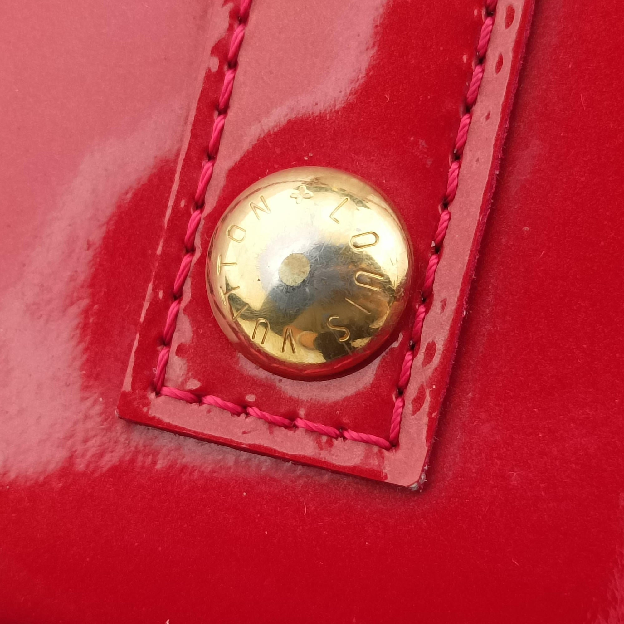 Secondhand Louis Vuitton Alma PM pomme d'amour Vernis M90096 handbag | stylenewstar
