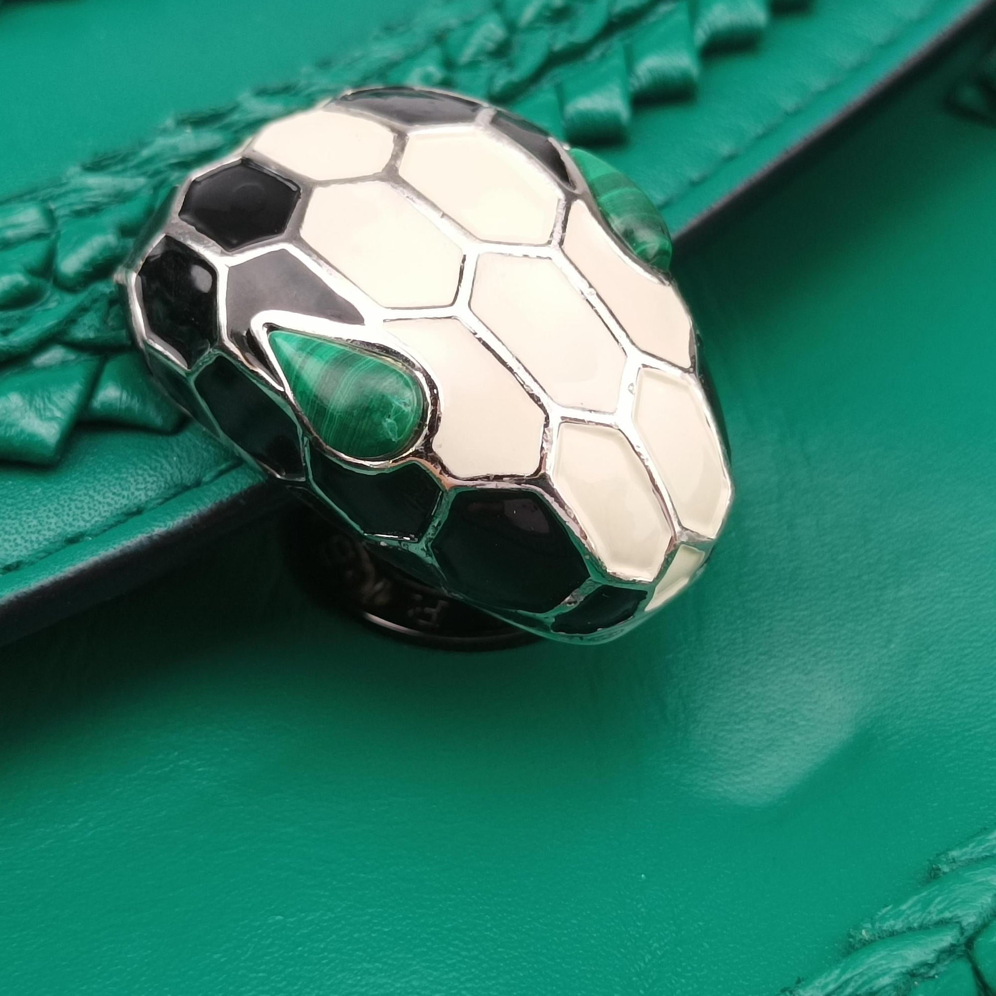 Pre-owned Bvlgari Serpenti Forever Green leather  shoulderbag | stylenewstar