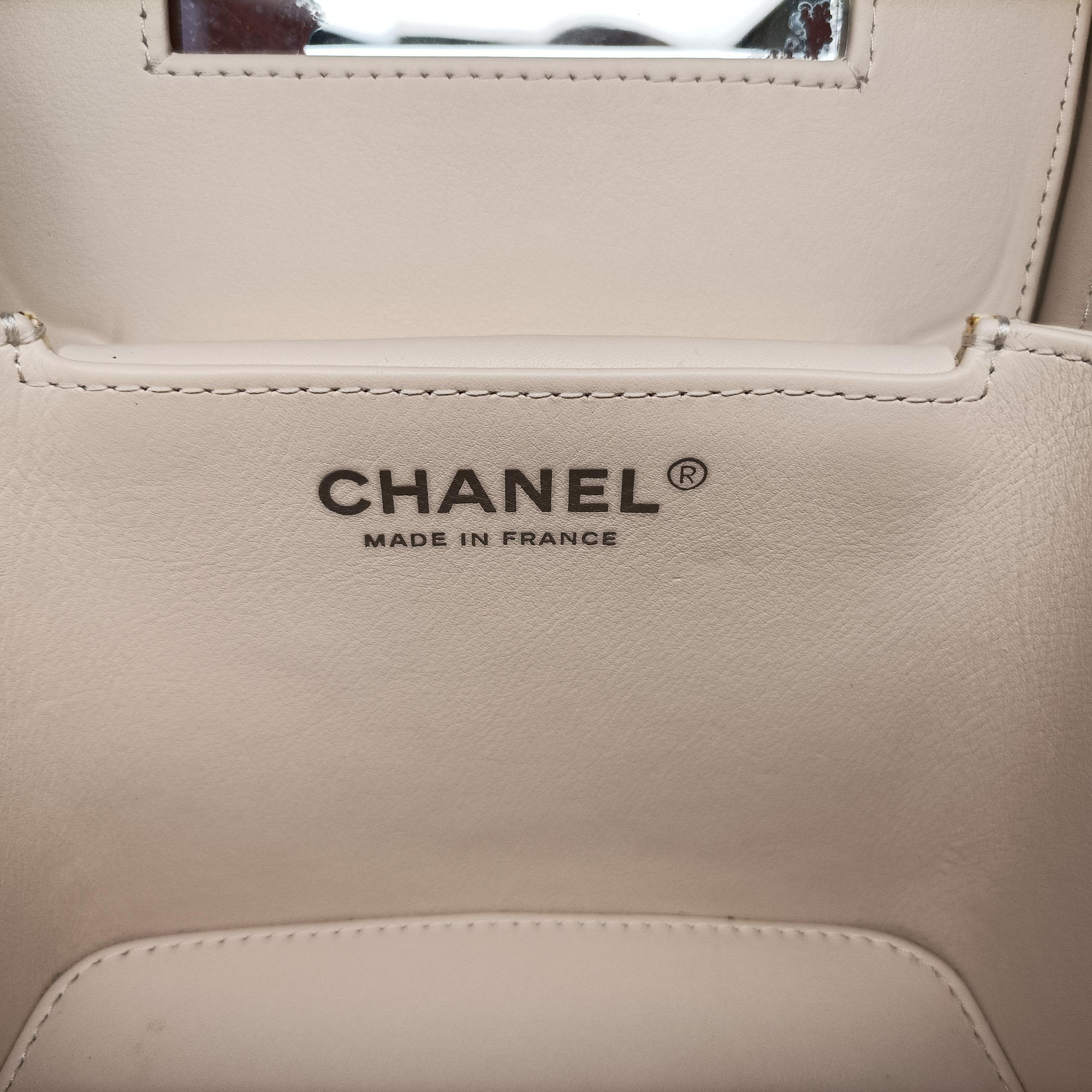 Pre-owned Chanel Vanity Matelasse Chain Handle White Patent Leather A91055 handbag | stylenewstar