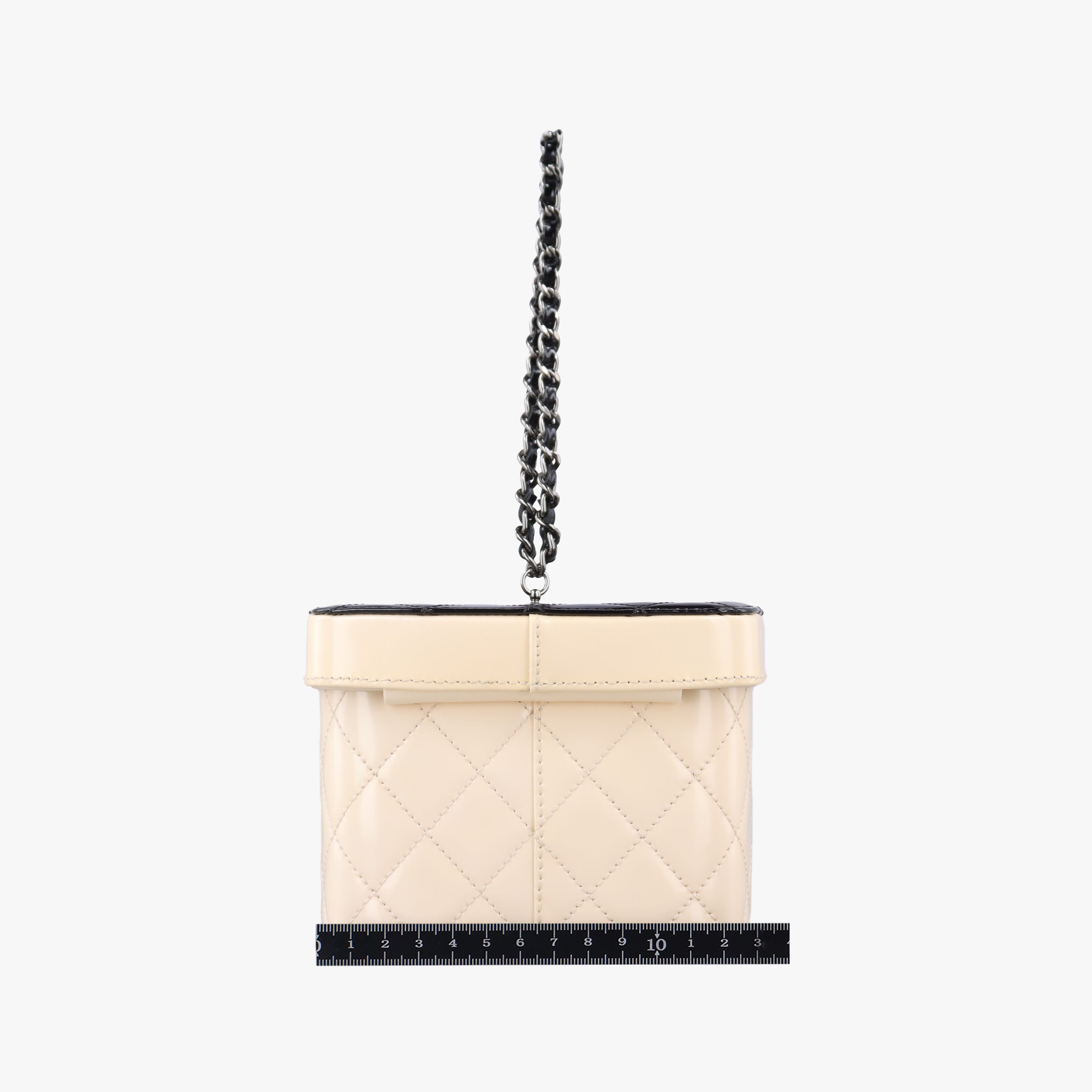 Pre-owned Chanel Vanity Matelasse Chain Handle White Patent Leather A91055 handbag | stylenewstar