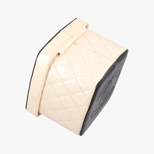 Pre-owned Chanel Vanity Matelasse Chain Handle White Patent Leather A91055 handbag | stylenewstar